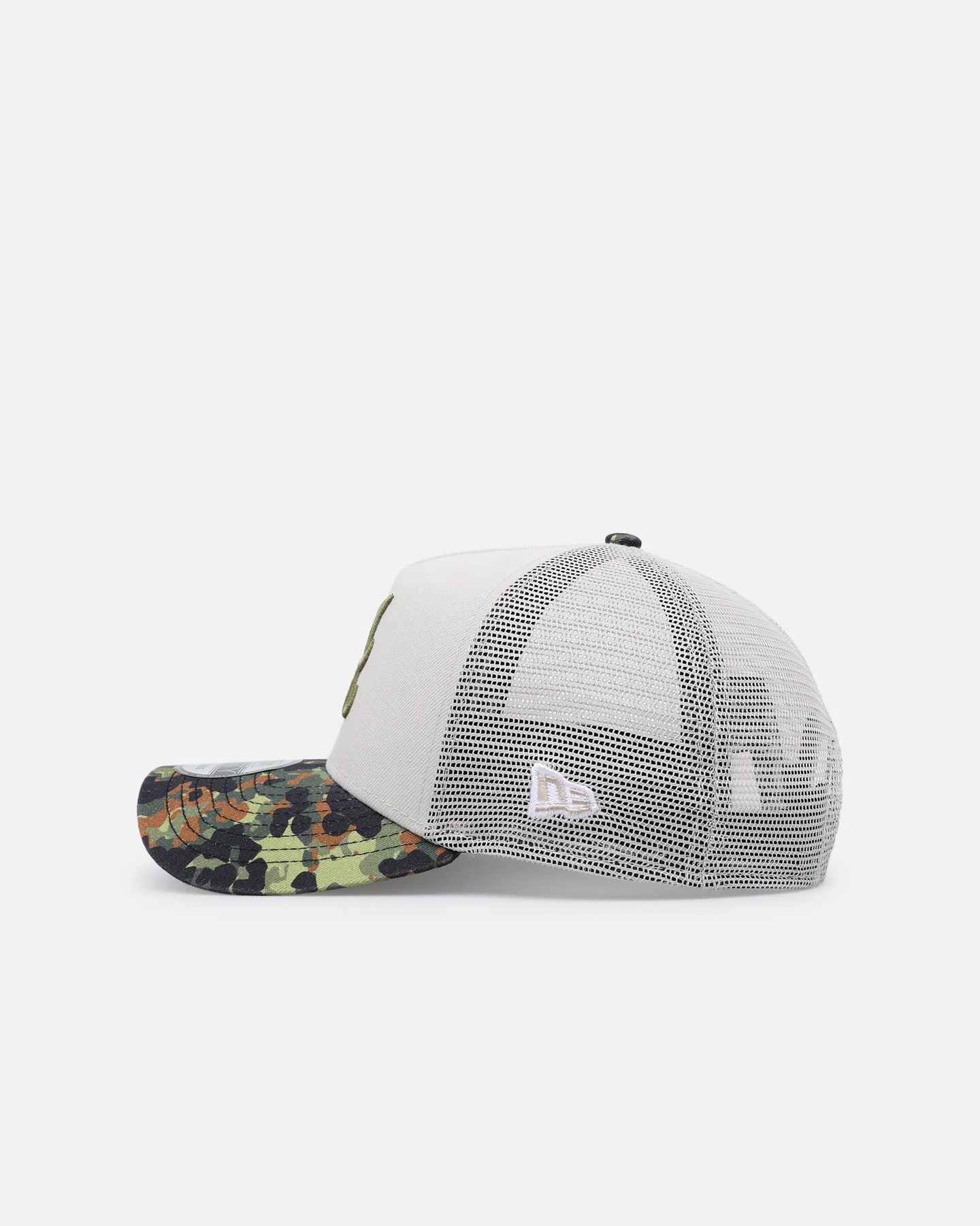 New Era Atlanta Braves "Camo Visor" 9FORTY A-Frame Trucker Snapback Stone/Olive - Image 4