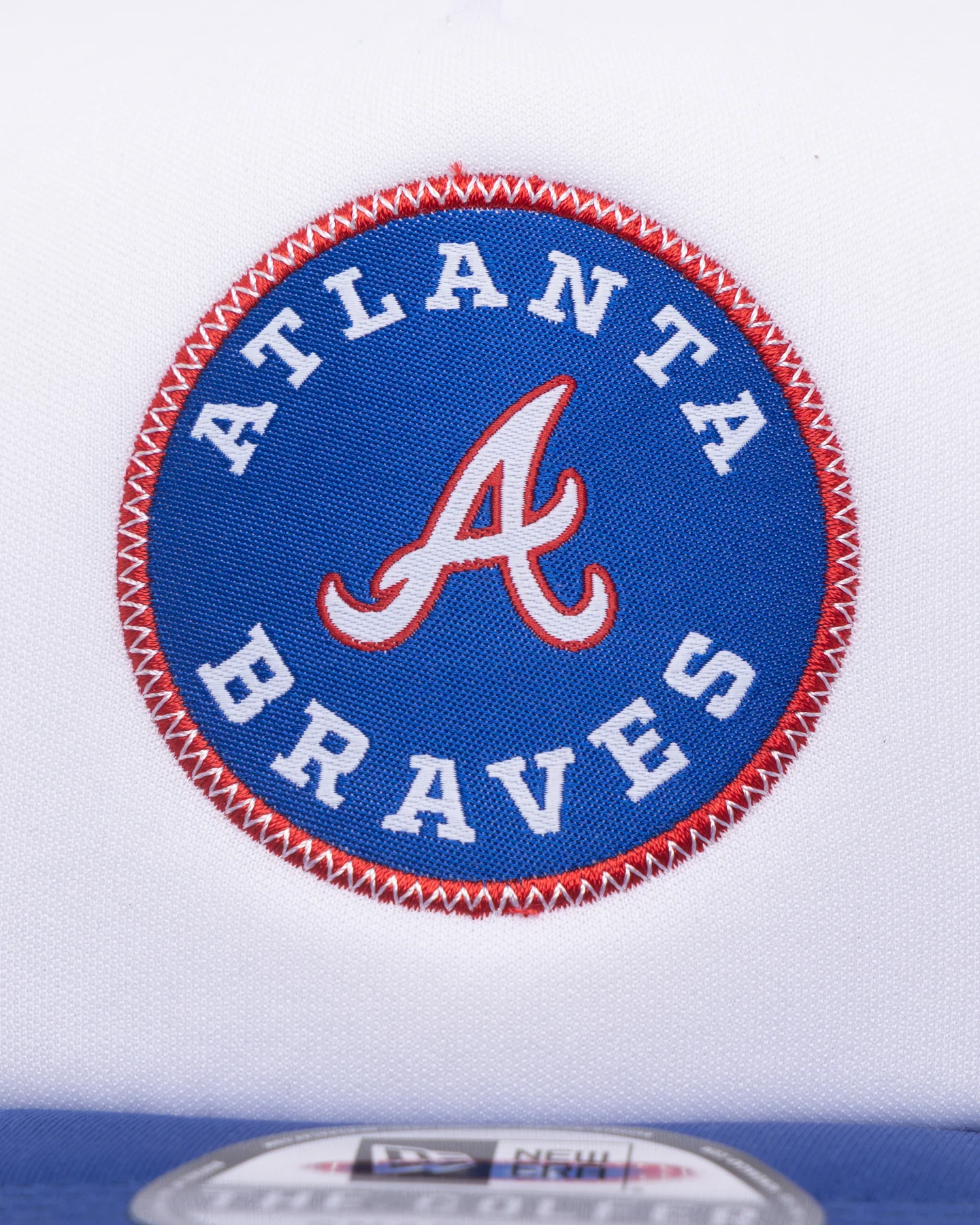 New Era Atlanta Braves Golfer Trucker Snapback White/Royal - Image 5