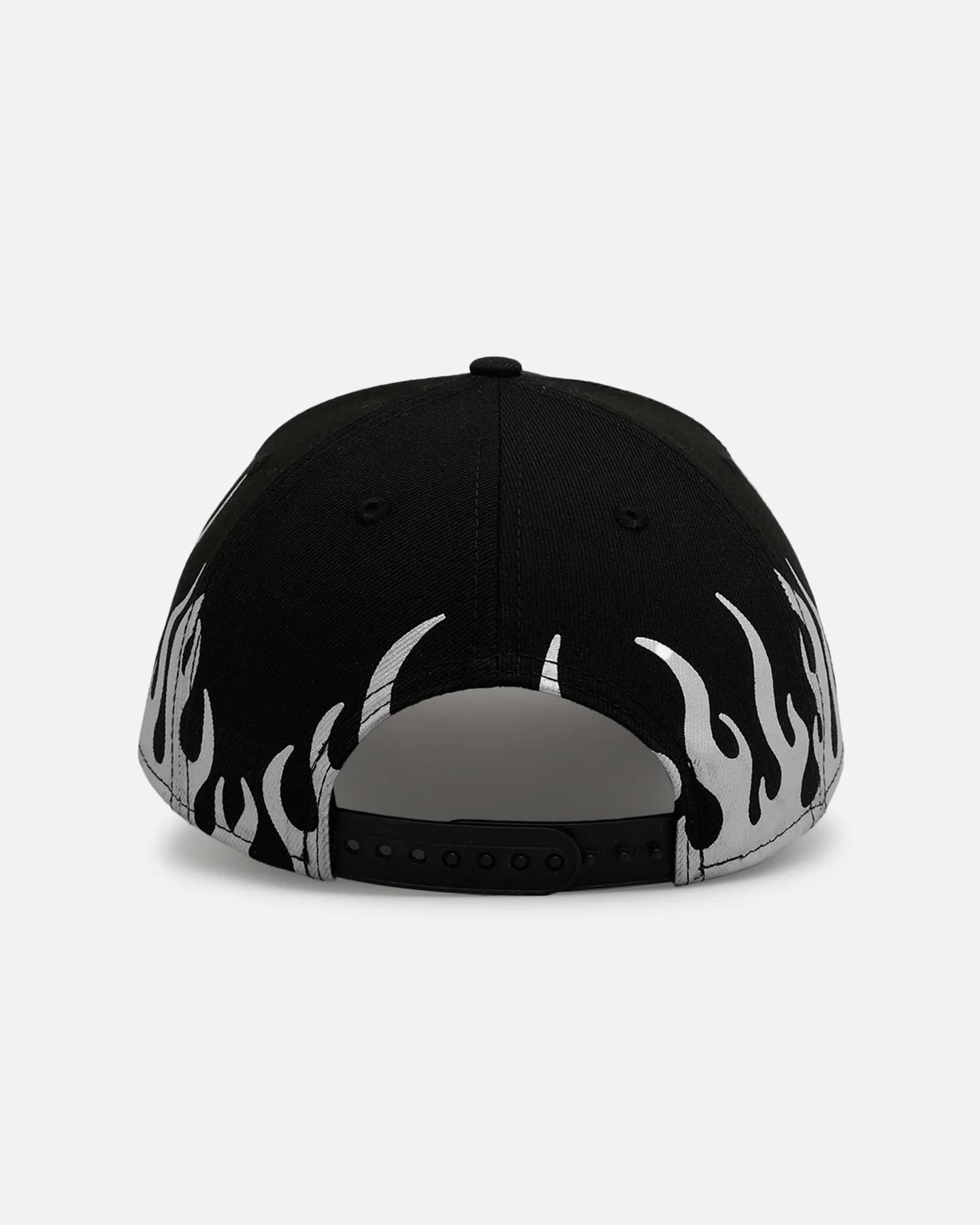 New Era Atlanta Braves 'Metallic Flames' 9FORTY A-Frame Snapback Black/Silver - Image 2