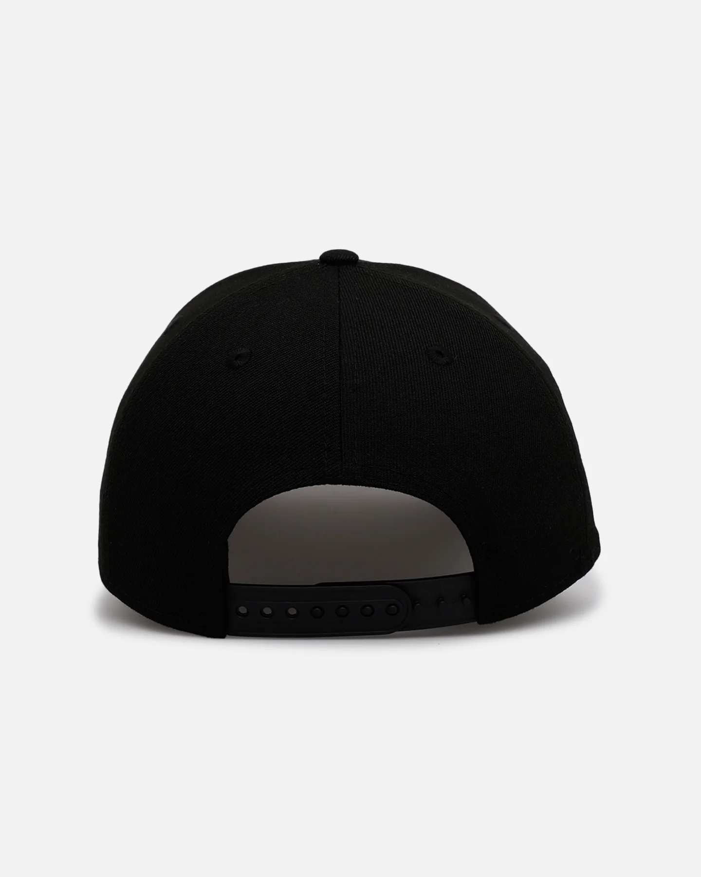 New Era Atlanta Braves 'New Year's Eve' 9FORTY A-Frame Snapback Gold/Silver - Image 2
