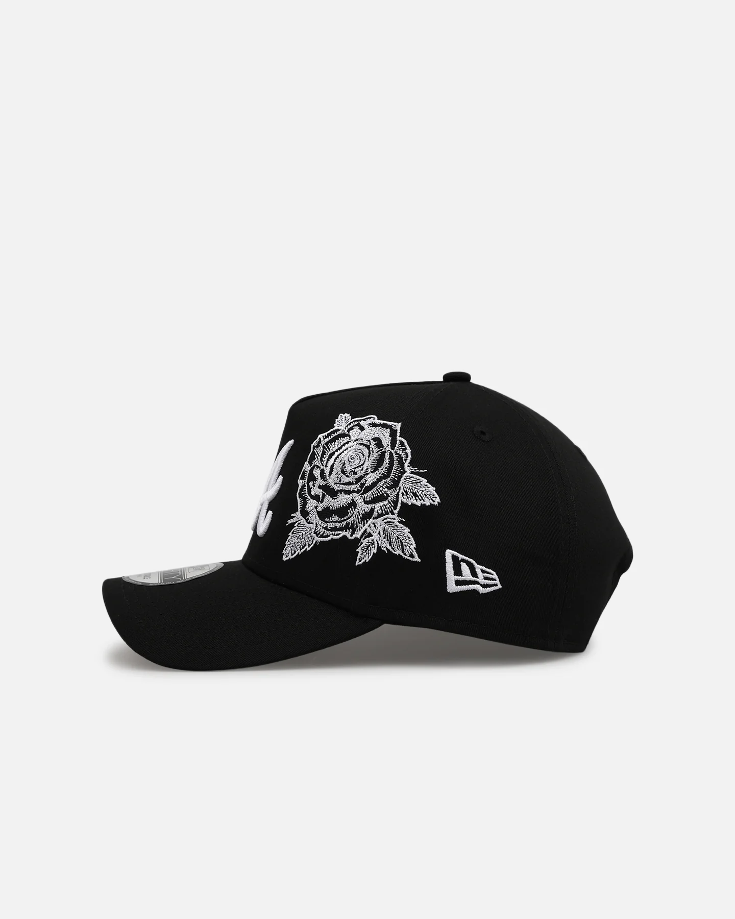 New Era Atlanta Braves 'Ornate Rose' 9FORTY A-Frame Snapback Black/White - Image 4