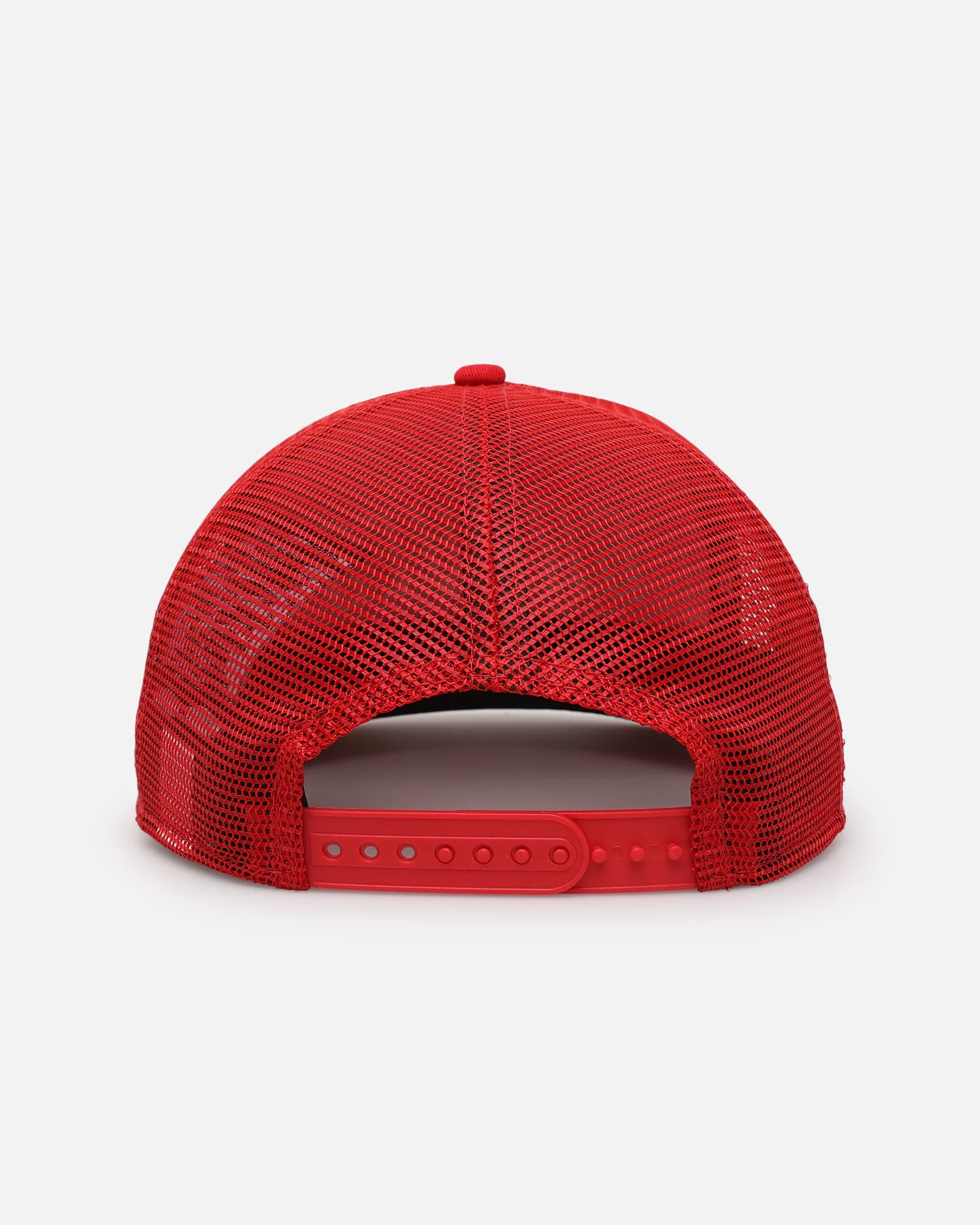 New Era Atlanta Braves 'Podium Collection' Pre-Curved Golfer Trucker Snapback Scarlet/Metallic Gold - Image 3