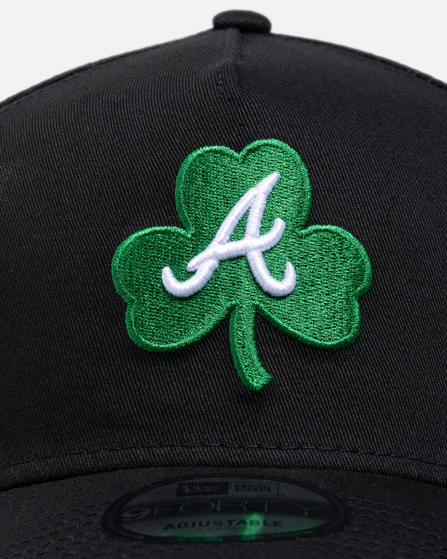 New Era Atlanta Braves 'St.Patrick's Day' 9FORTY A-Frame Snapback Black/Green - Image 5