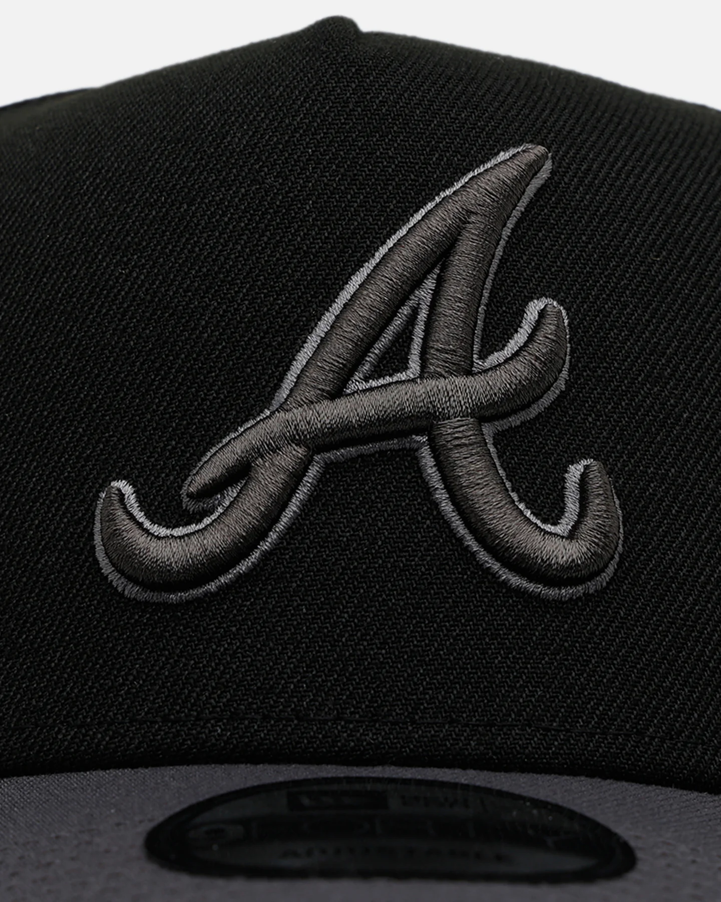 New Era Atlanta Braves 'Stealth' 9FORTY A-Frame Snapback Black/Charcoal - Image 5