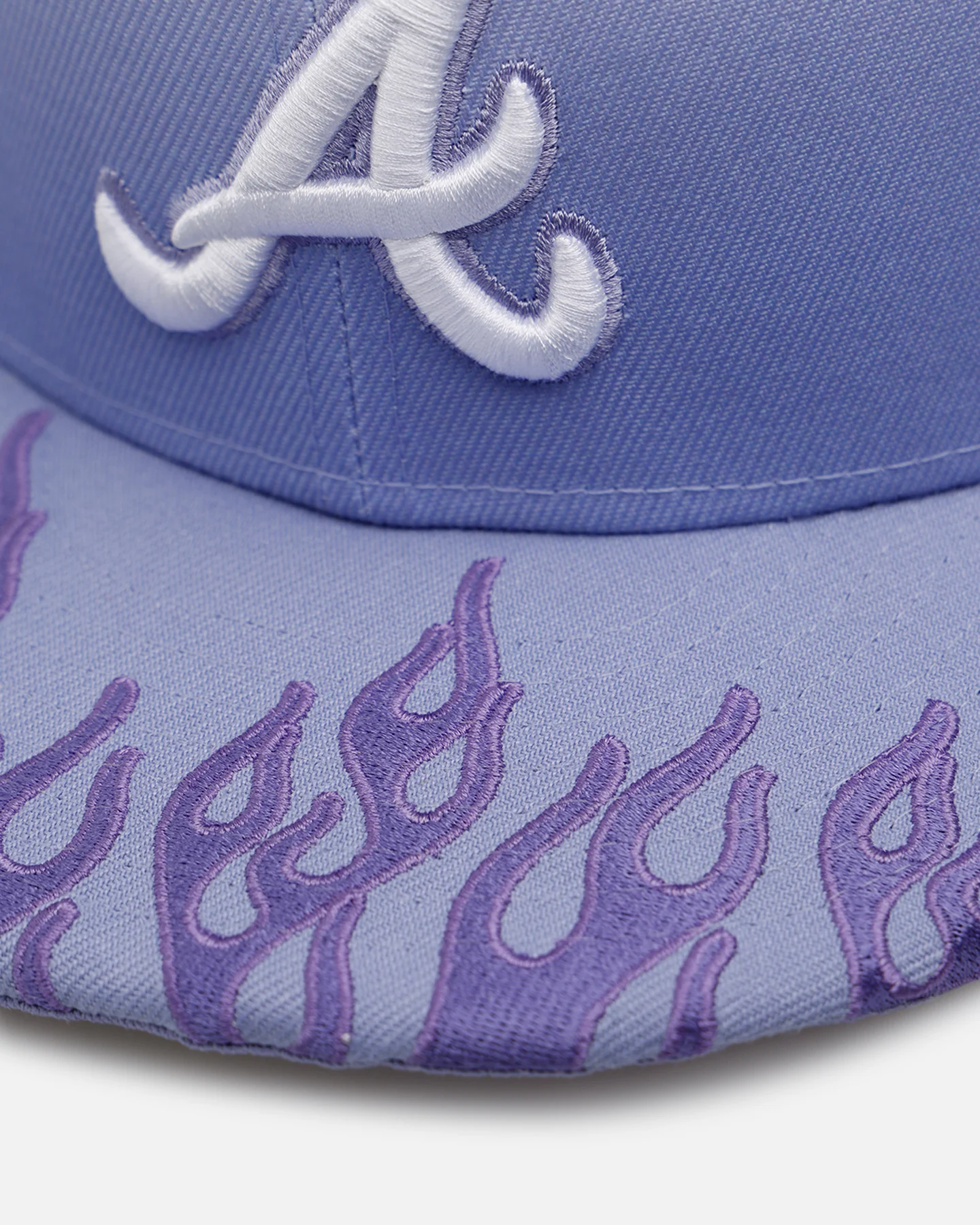 New Era Atlanta Braves 'Sundye Flames' 59FIFTY Fitted Lavender - Image 2