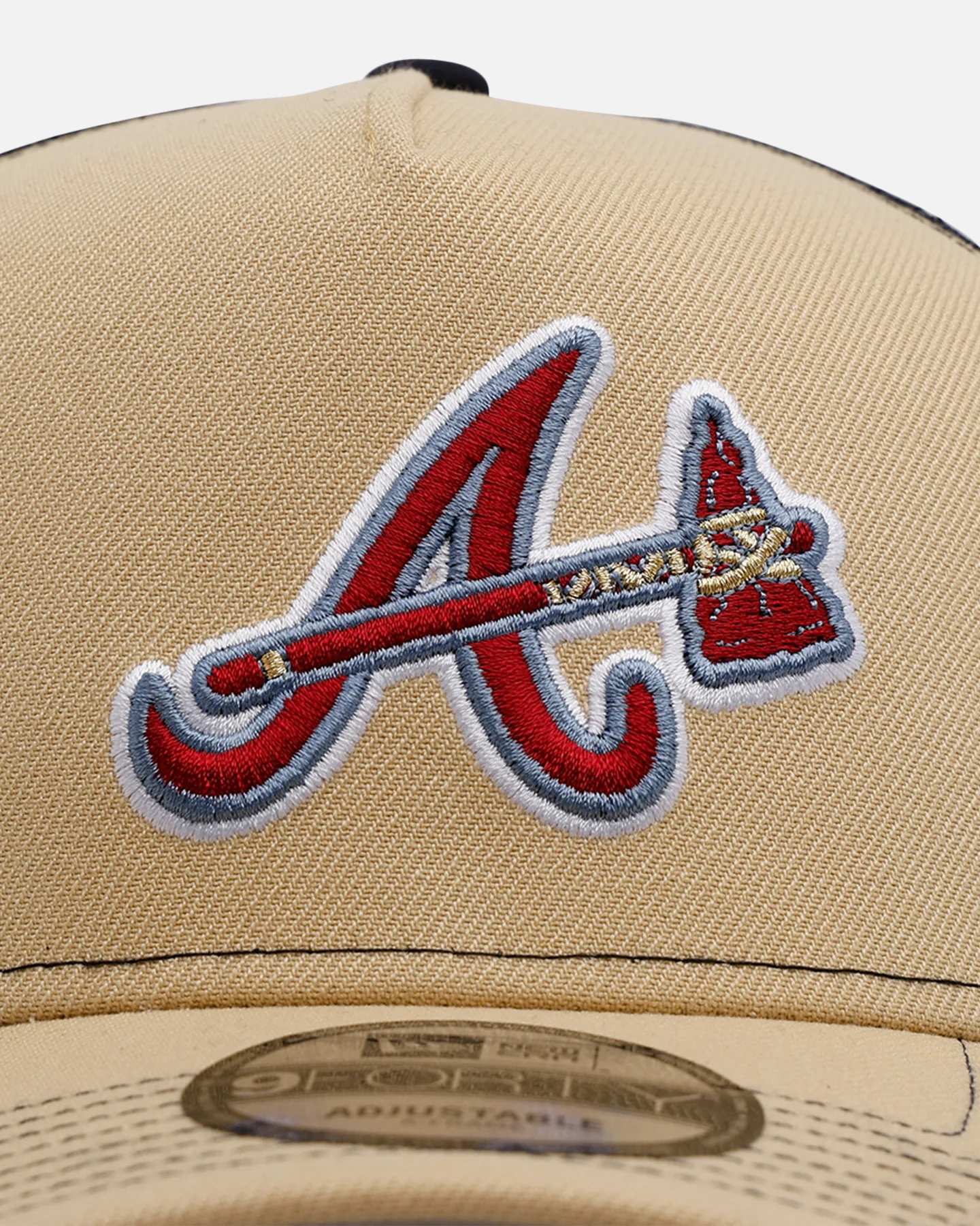 New Era Atlanta Braves 'Vintage Truckers' 9FORTTY A-Frame Trucker Snapback Vegas Gold - Image 5