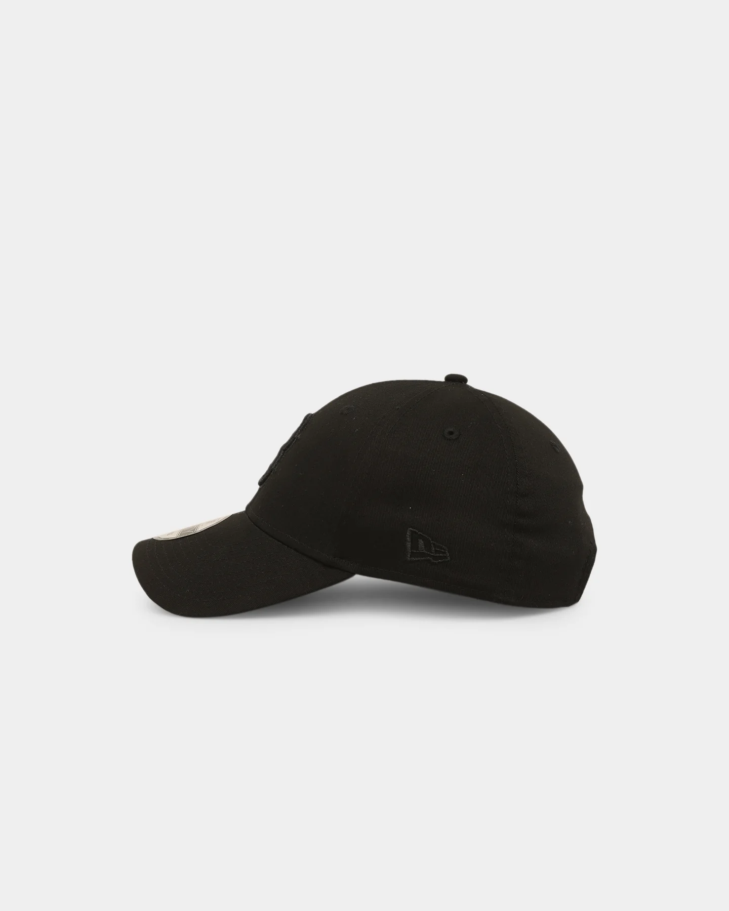 New Era Boston Red Sox 'Black On Black' 9FORTY Casual Strapback Black/Black - Image 4