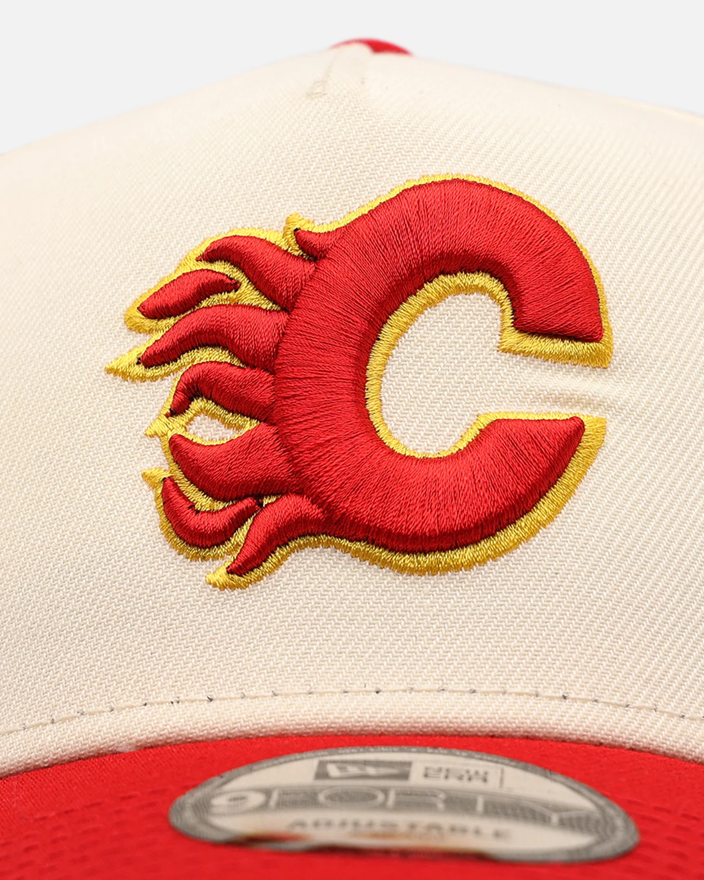 New Era Calgary Flames 'Team Color Visor' 9FORTY A-Frame Snapback Chrome/Official Team Color - Image 5