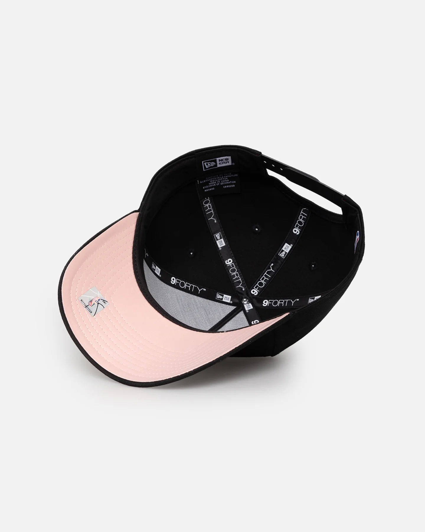 New Era Chicago Bulls 'Pink Satin Hearts' 9FORTY A-Frame Snapback Black/White - Image 6