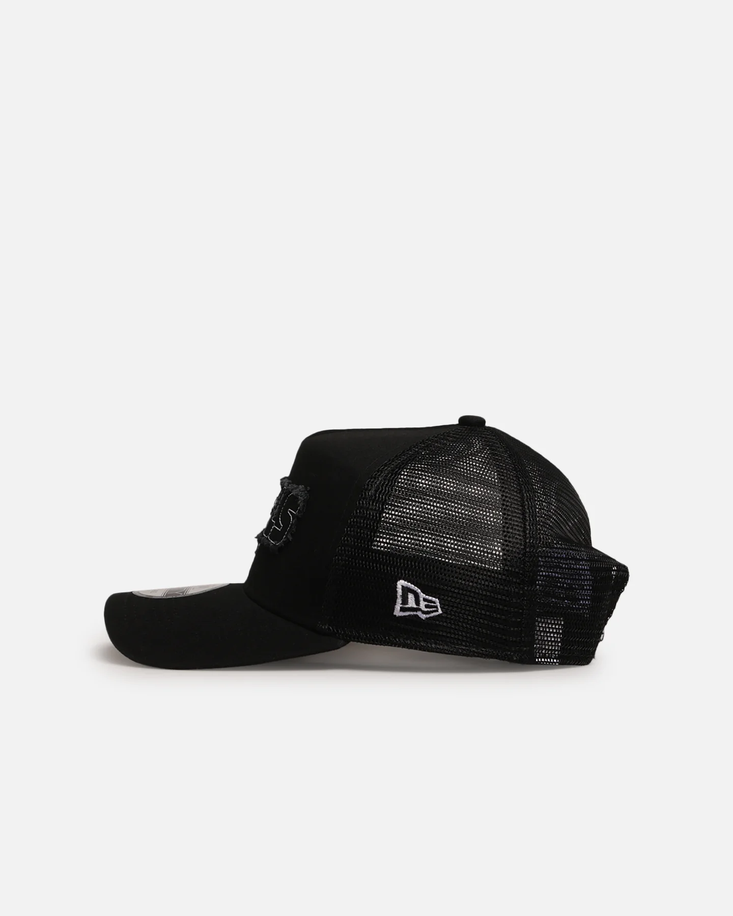 New Era Chicago Bulls 'Distressed' 9FORTY A-Frame Trucker Snapback Black/White - Image 4