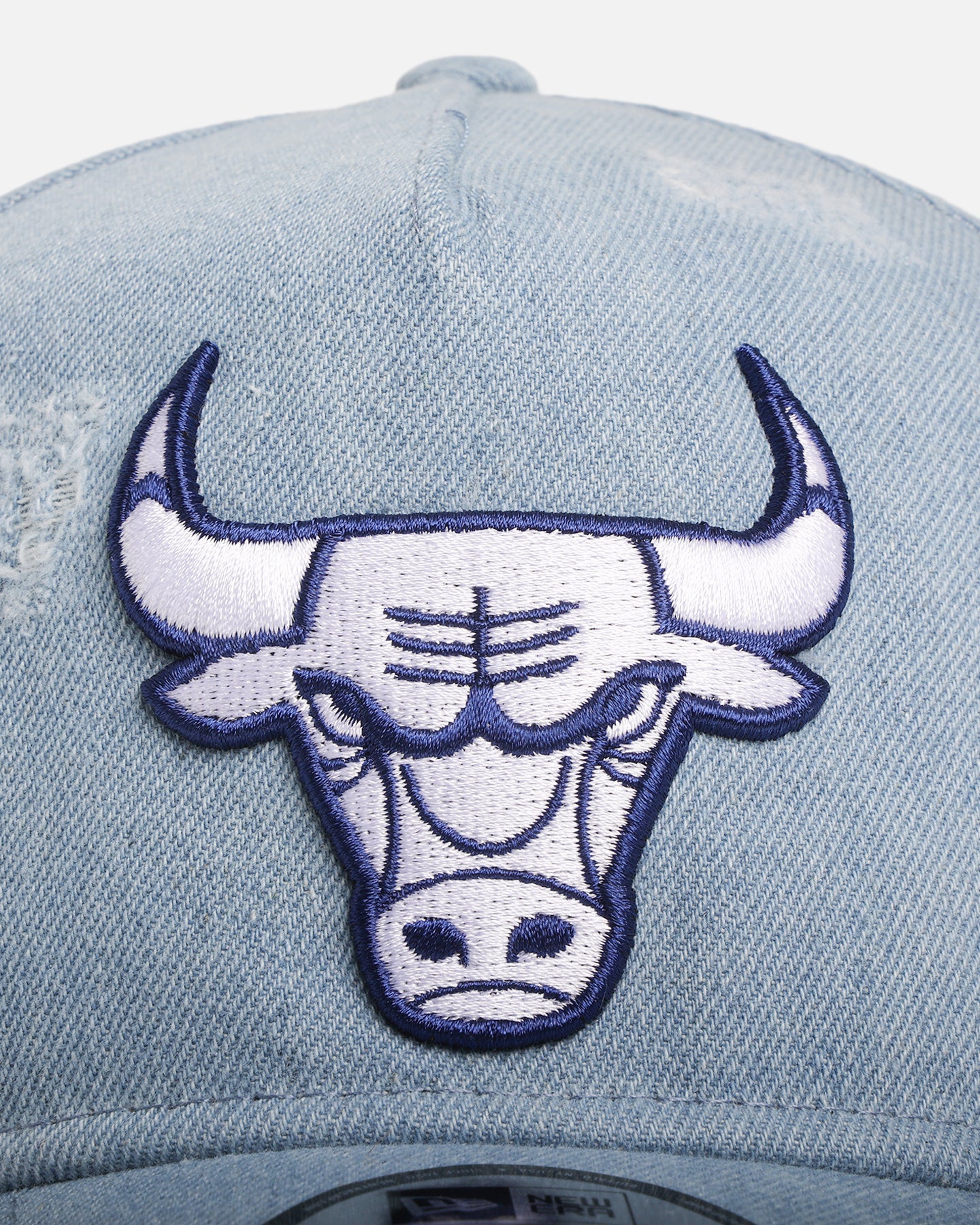 New Era Chicago Bulls 'Distressed Denim' 9FORTY A-Frame Snapback Light Wash Denim - Image 5
