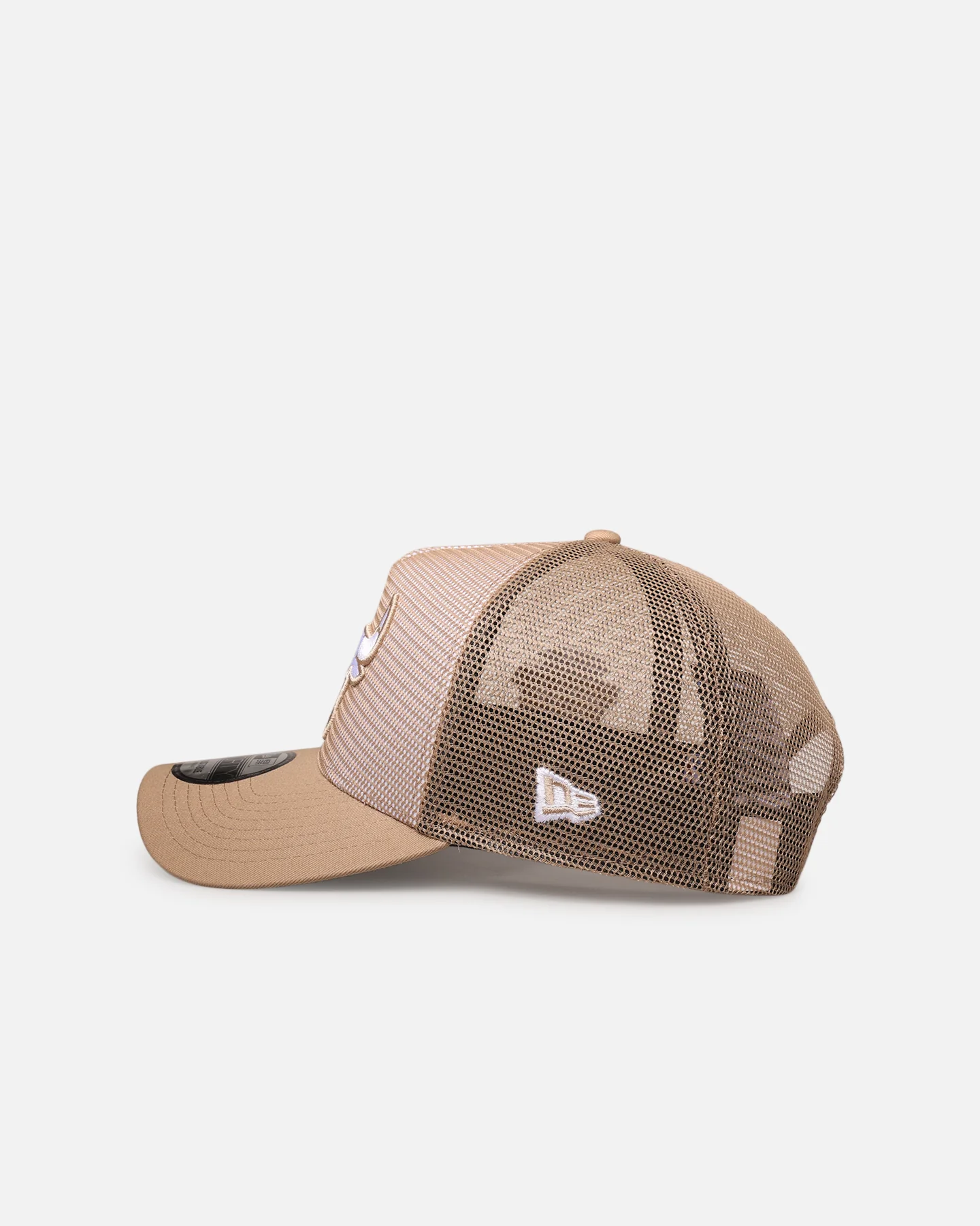New Era Chicago Bulls 'Polychromatic Mesh' 9FORTY A-Frame Snapback Camel - Image 4