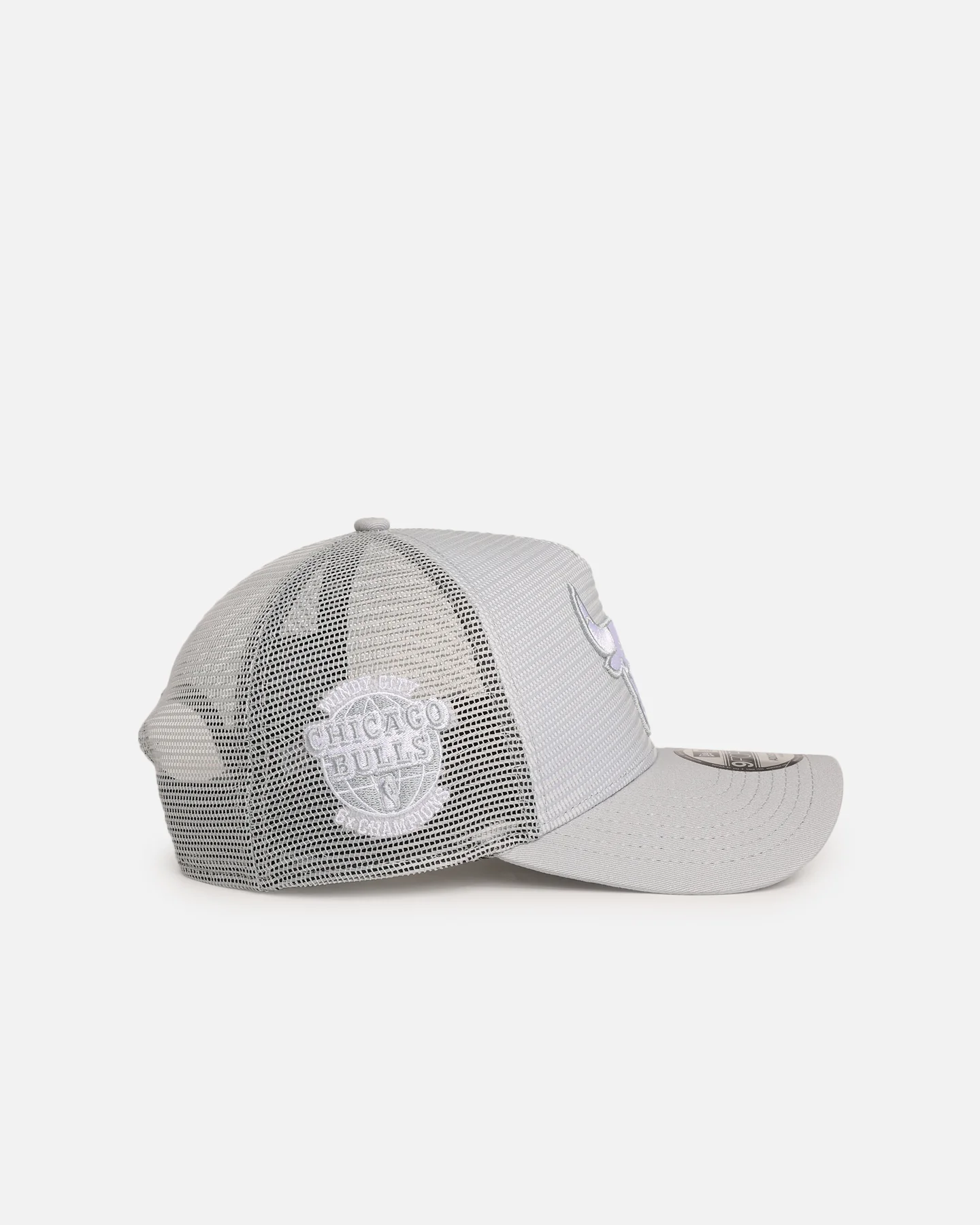 New Era Chicago Bulls 'Polychromatic Mesh' 9FORTY A-Frame Snapback Grey - Image 3