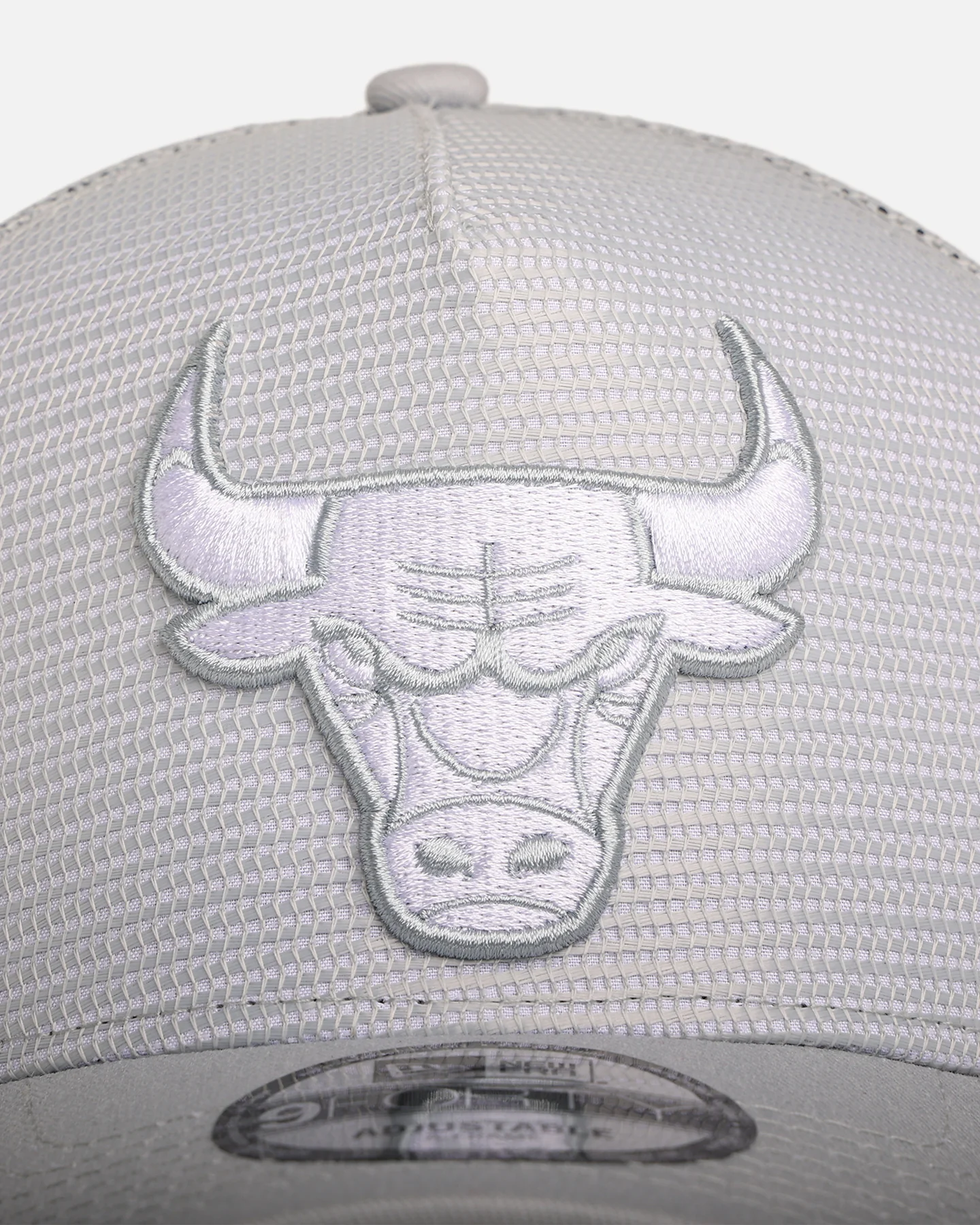 New Era Chicago Bulls 'Polychromatic Mesh' 9FORTY A-Frame Snapback Grey - Image 5