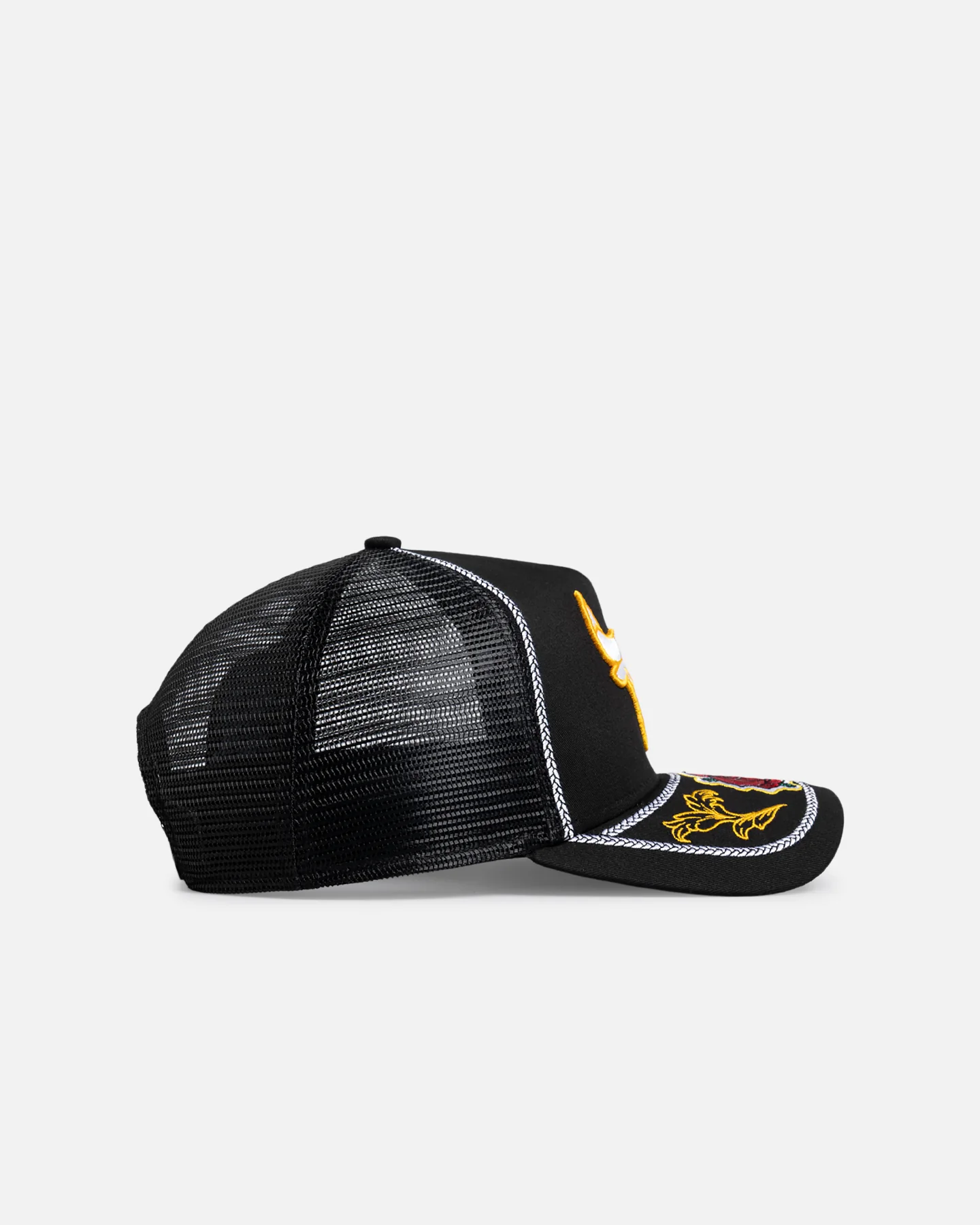 New Era Chicago Bulls 'Rose Visor' 9FORTY A-Frame Trucker Snapback Black/Rose - Image 3