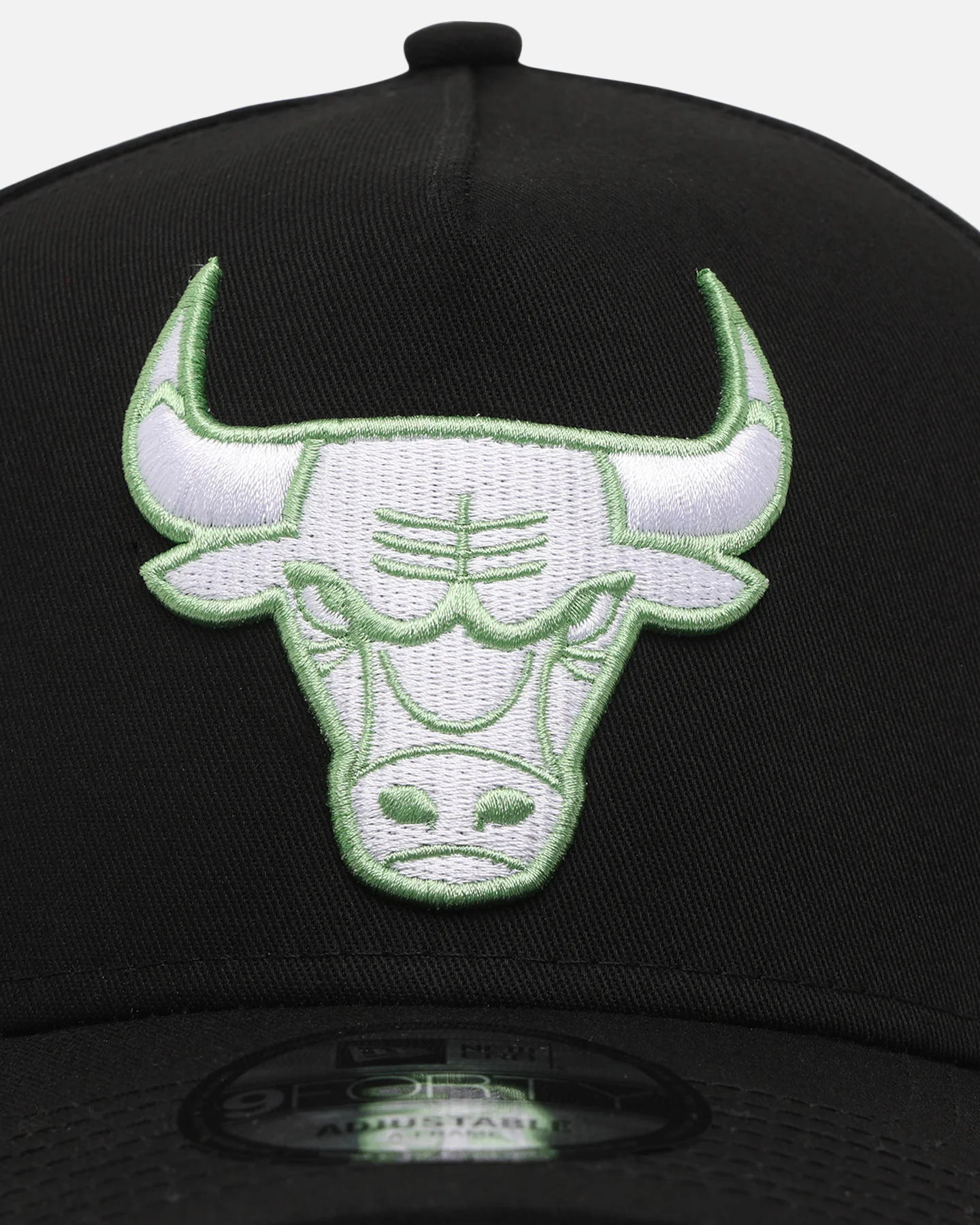 New Era Chicago Bulls 'Satin Flower' 9FORTY A-Frame Snapback Black/Pink - Image 5