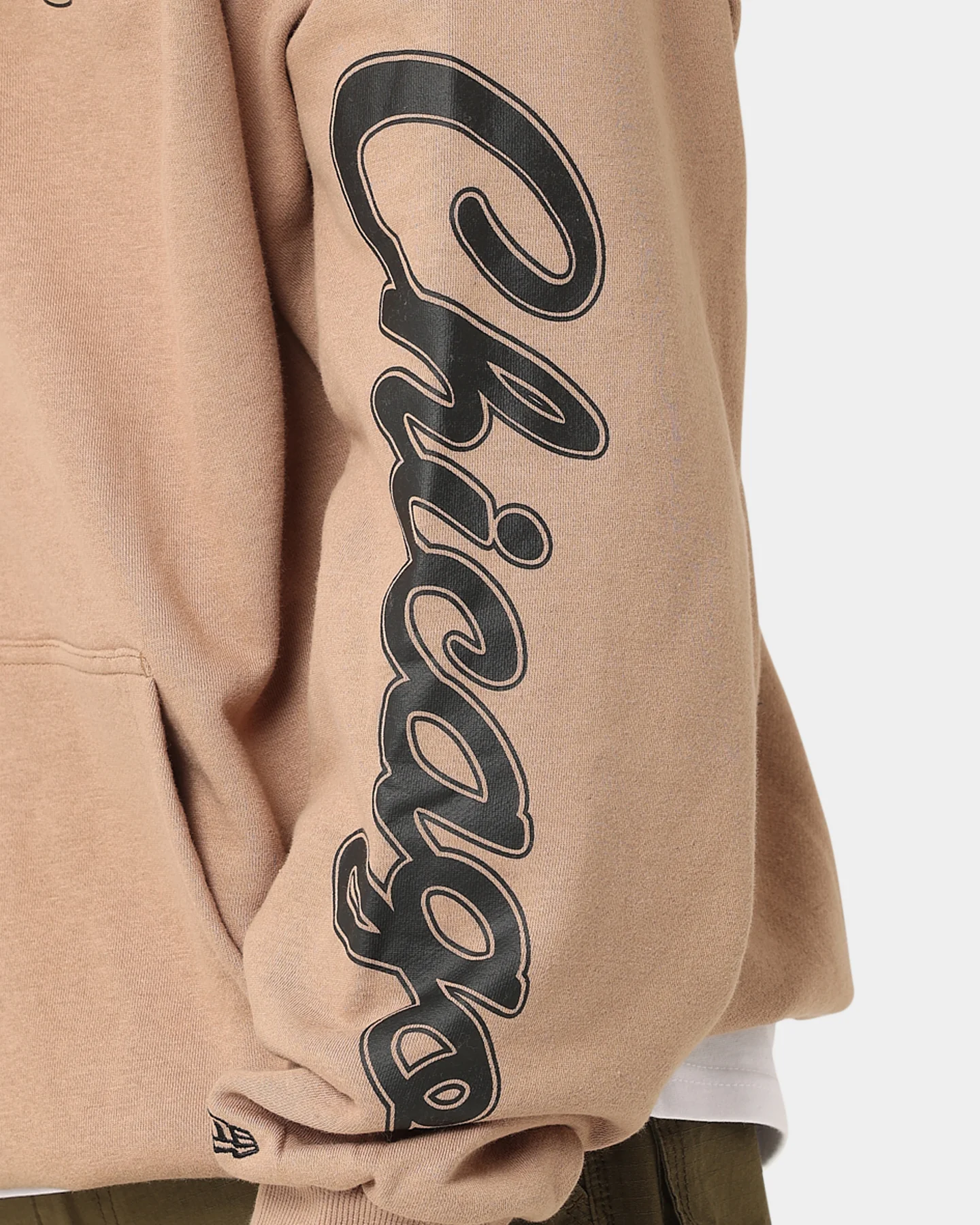 New Era Chicago Bulls Sleeve Script Hoodie Khaki/Black - Image 7