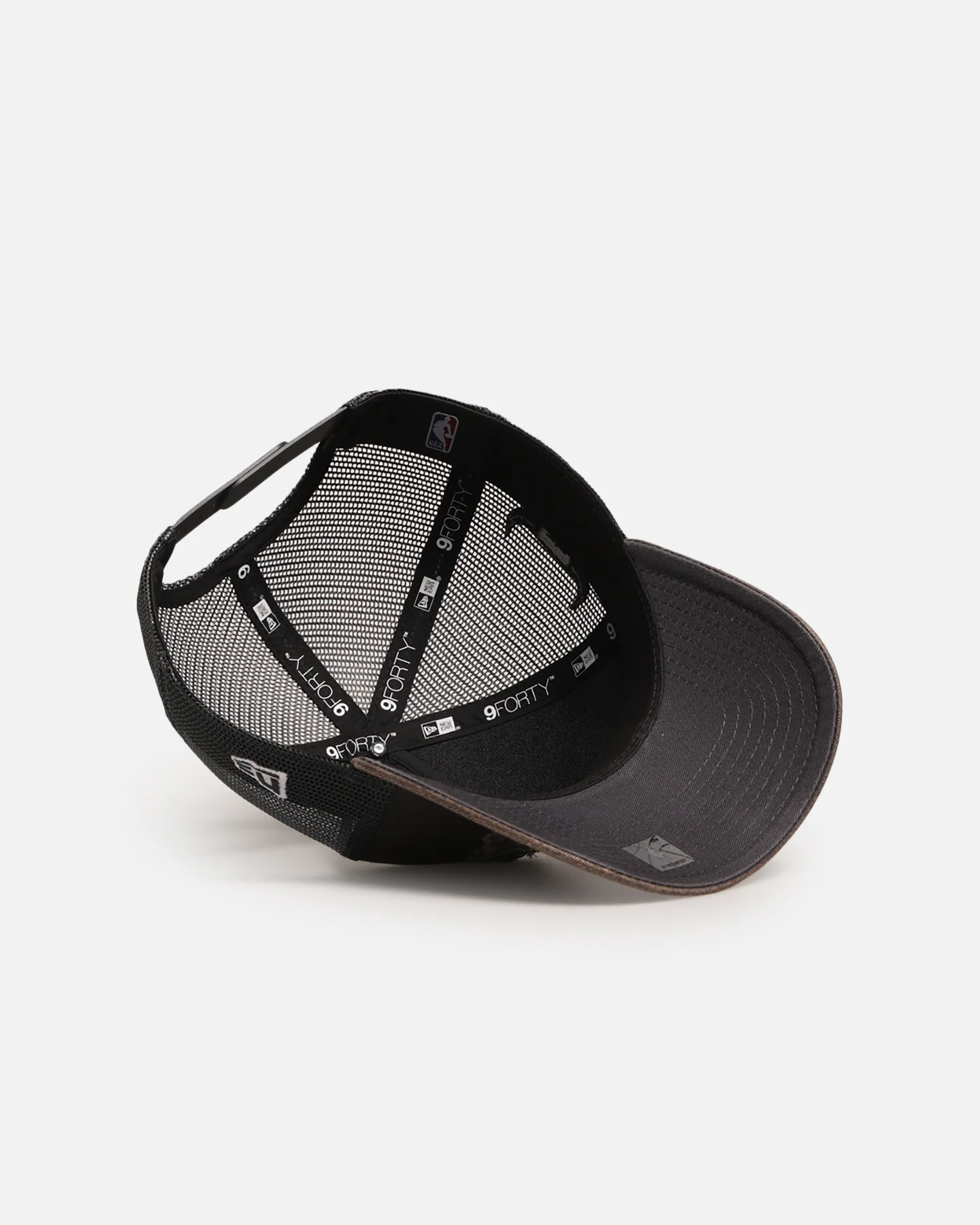 New Era Chicago Bulls 'Washed Fray' 9FORTY A-Frame Trucker Snapback Washed Grey - Image 6