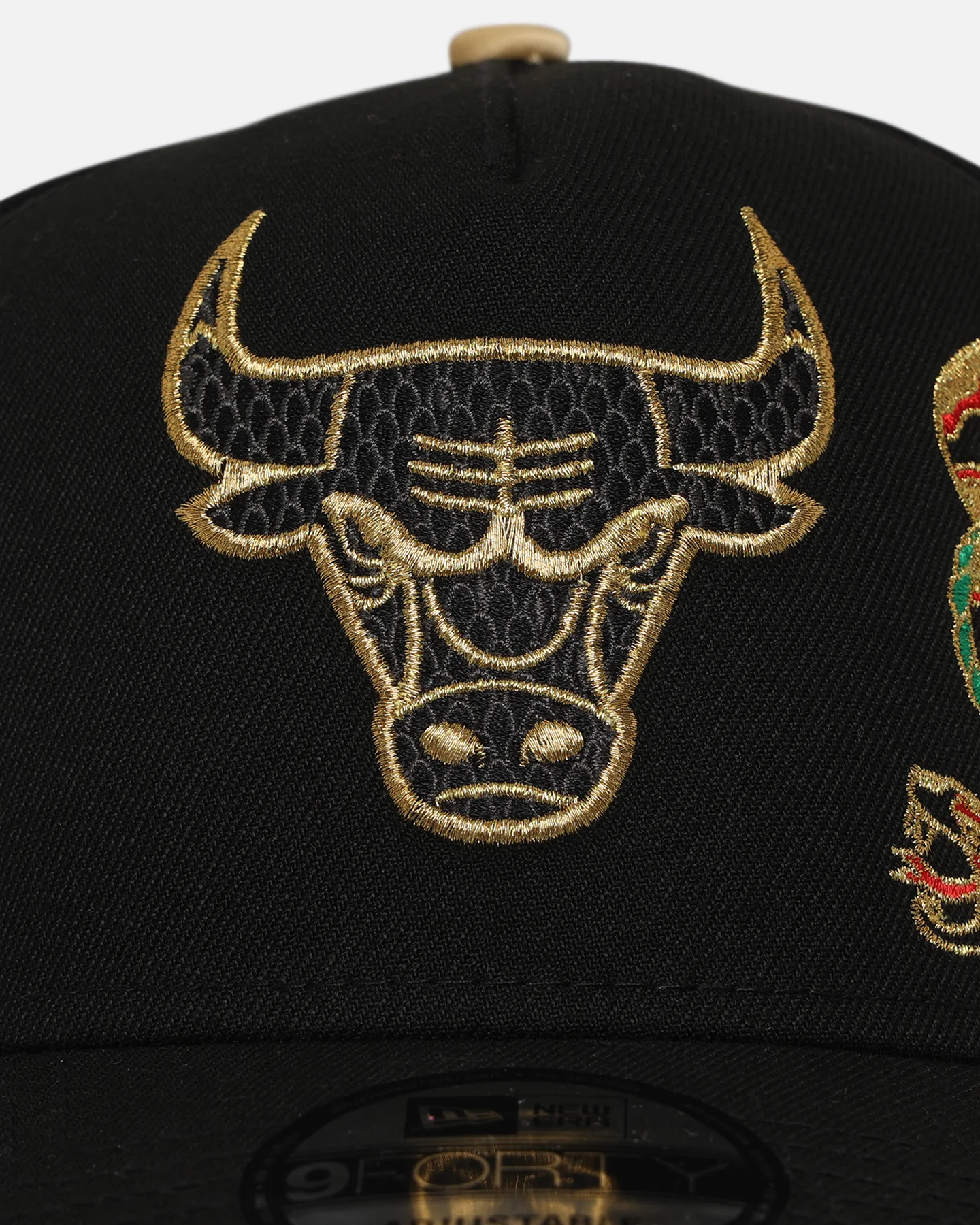 New Era Chicago Bulls 'Year Of The Snake' 9FORTY A-Frame Snapback Black/Gold - Image 5