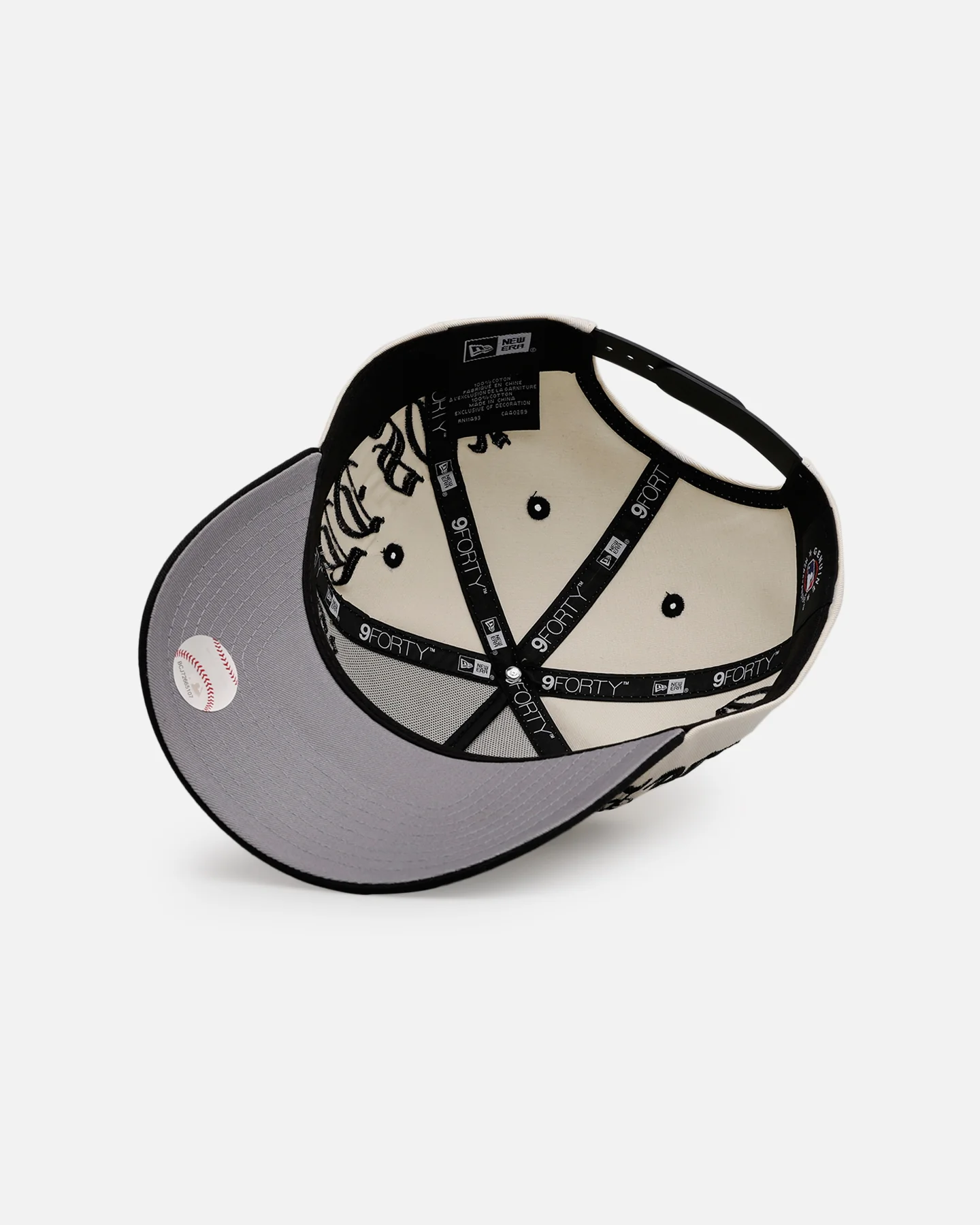 New Era Chicago White Sox 'Gothic Script Two Tone' 9FORTY A-Frame Snapback Chrome/Black - Image 6