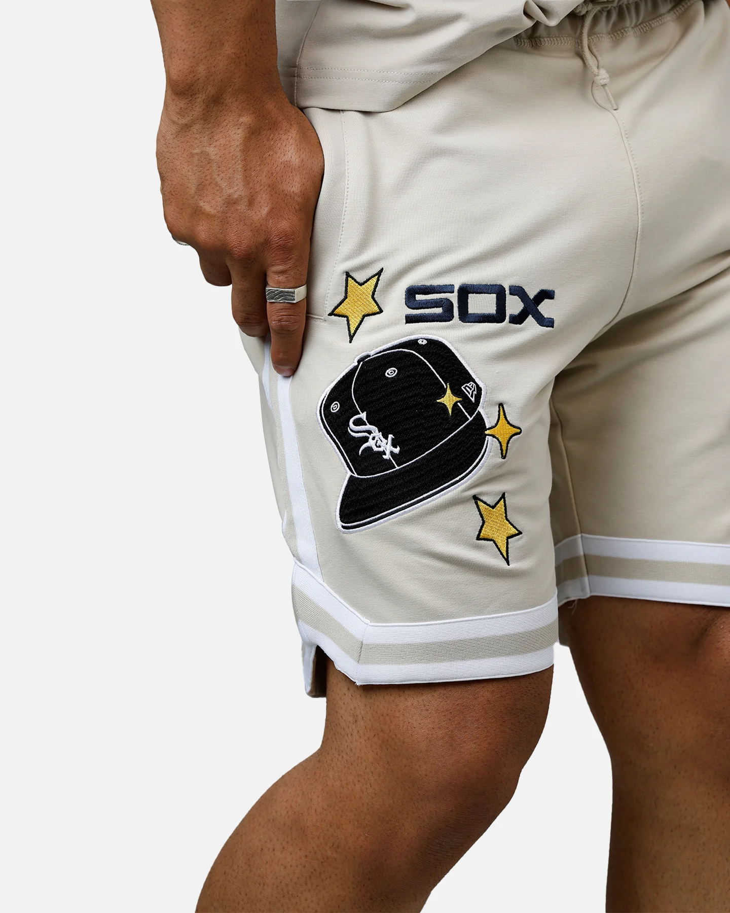 New Era Chicago White Sox 'Logo Select' Summer Shorts Stone - Image 8