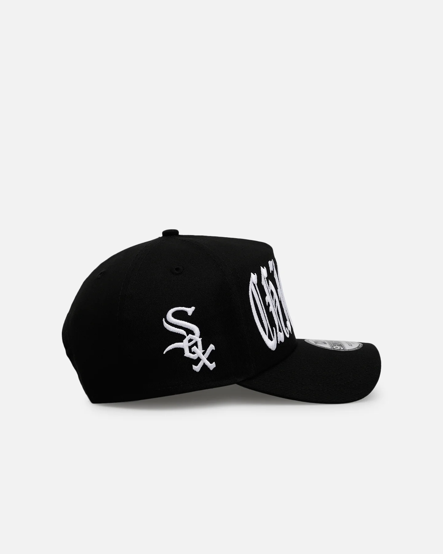 New Era Chicago White Sox 'Oversized Gothic Script Crown' 9FORTY A-Frame Snapback Black/White - Image 3