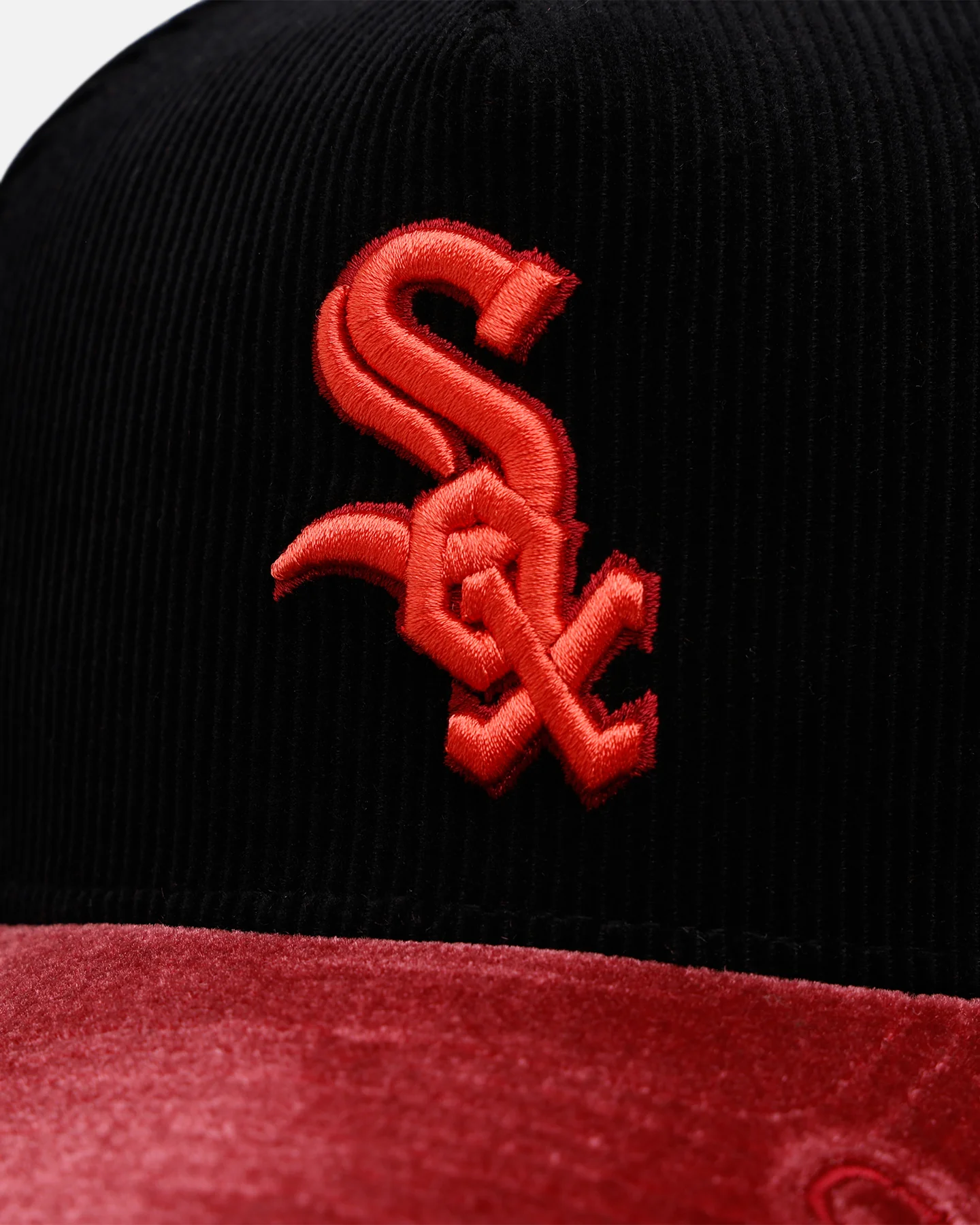 New Era Chicago White Sox 'Velvet Cord Certified Lover' 9FORTY A-Frame Premium Corduroy Snapback Black - Image 2