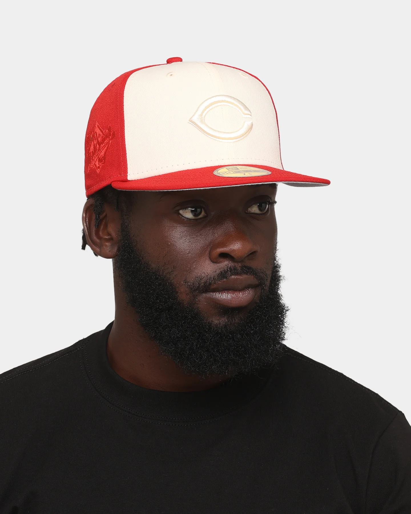 New Era Cincinatti Reds 'Tonal Two-Tone' 59FIFTY Fitted Light Beige - Image 2