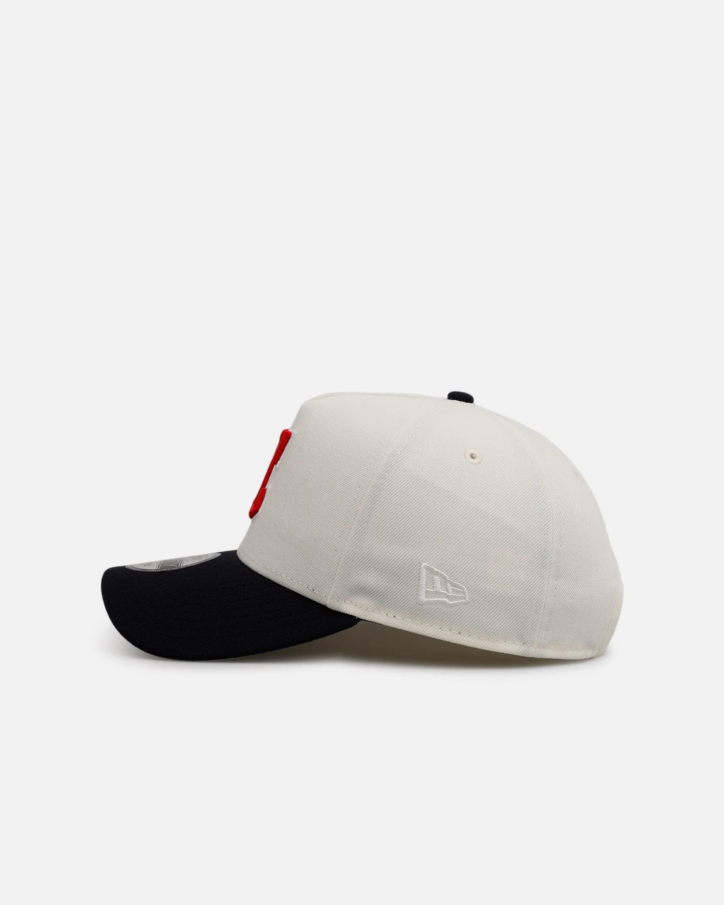 New Era Cleveland Guardians 'Team Color Visor' 9FORTY A-Frame Snapback Chrome/Official Team Color - Image 4