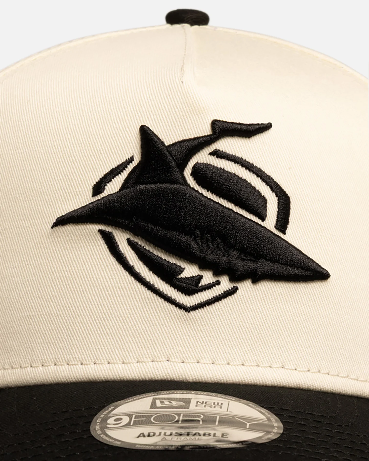 New Era Cronulla-Sutherland Sharks 'Chrome Black' 9FORTY A-Frame Snapback White/Black - Image 5
