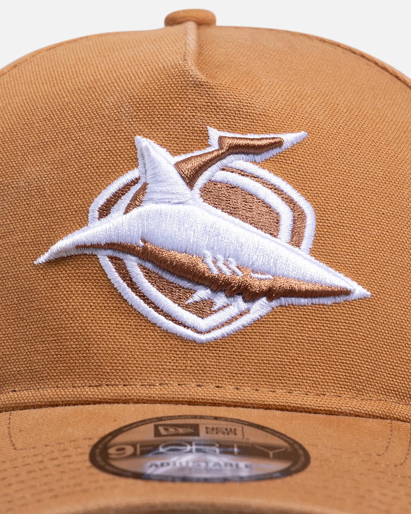 New Era Cronulla Sutherland Sharks 'NRL 2026' 9FORTY A-Frame Snapback Med Beige - Image 5
