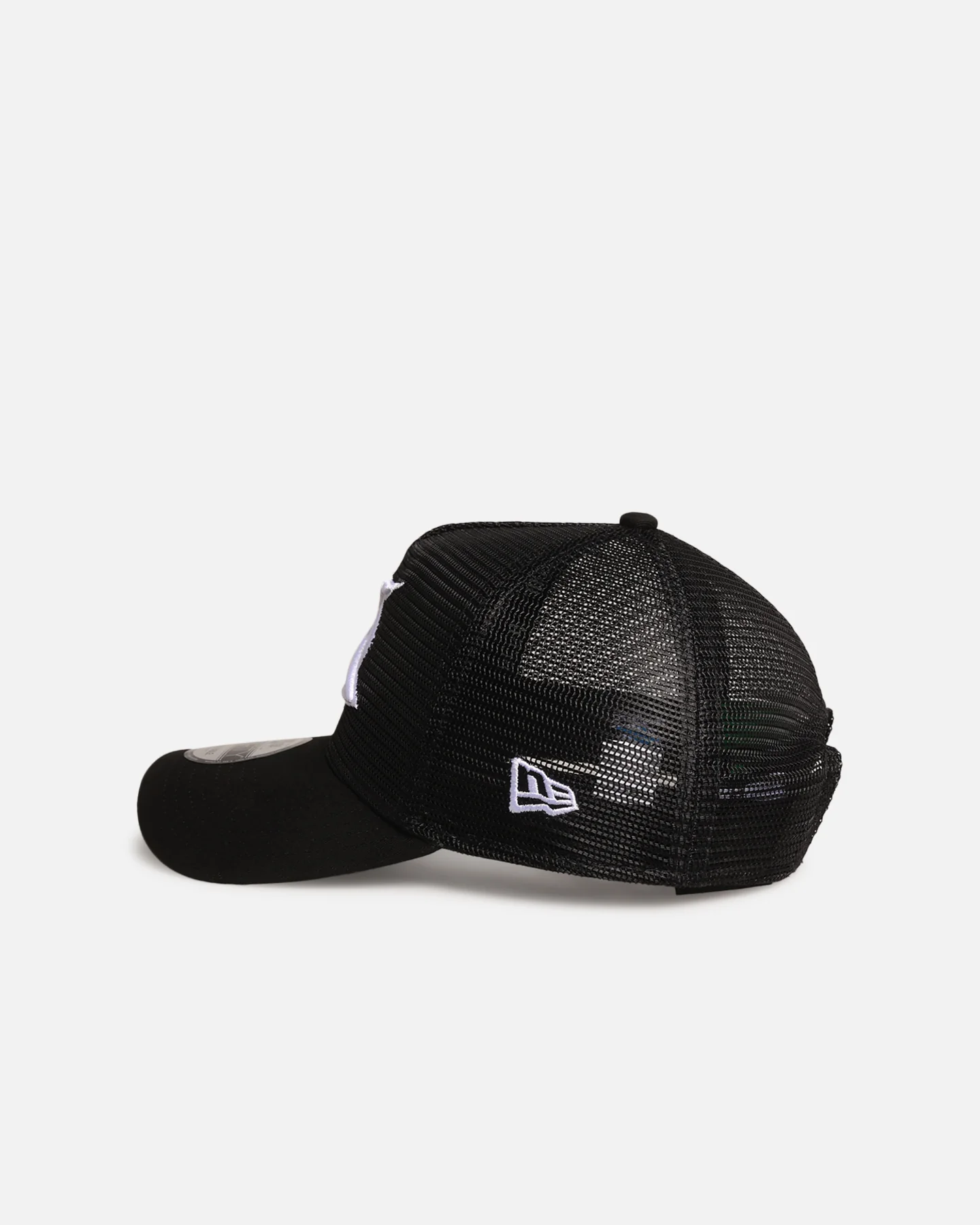 New Era Cronulla Sutherland Sharks 'NRL Mesh Crown' 9FORTY A-Frame Trucker Snapback Black - Image 4