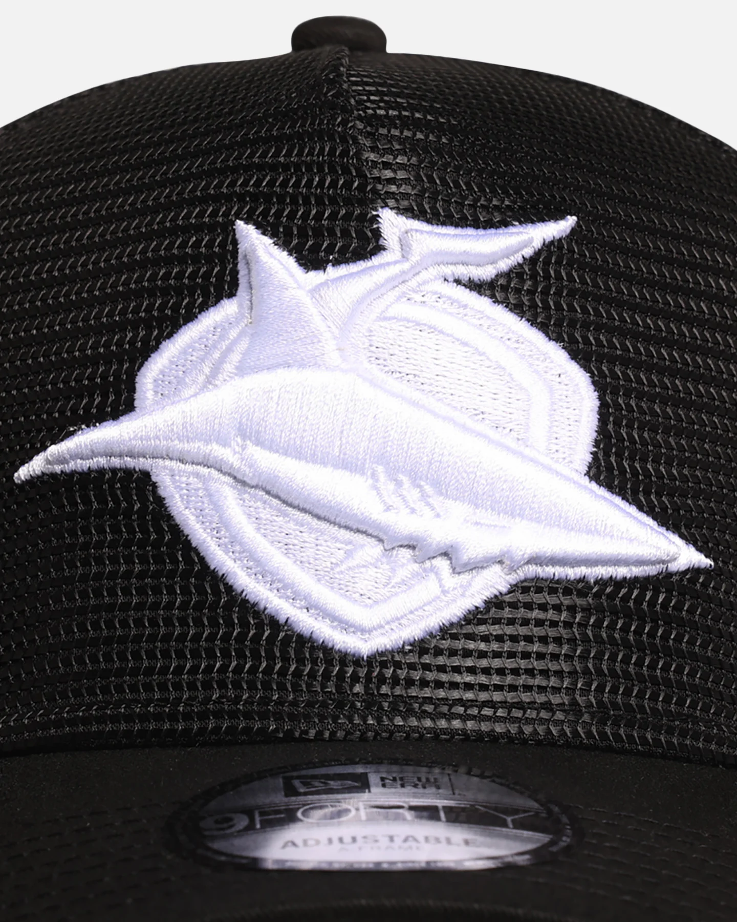 New Era Cronulla Sutherland Sharks 'NRL Mesh Crown' 9FORTY A-Frame Trucker Snapback Black - Image 5
