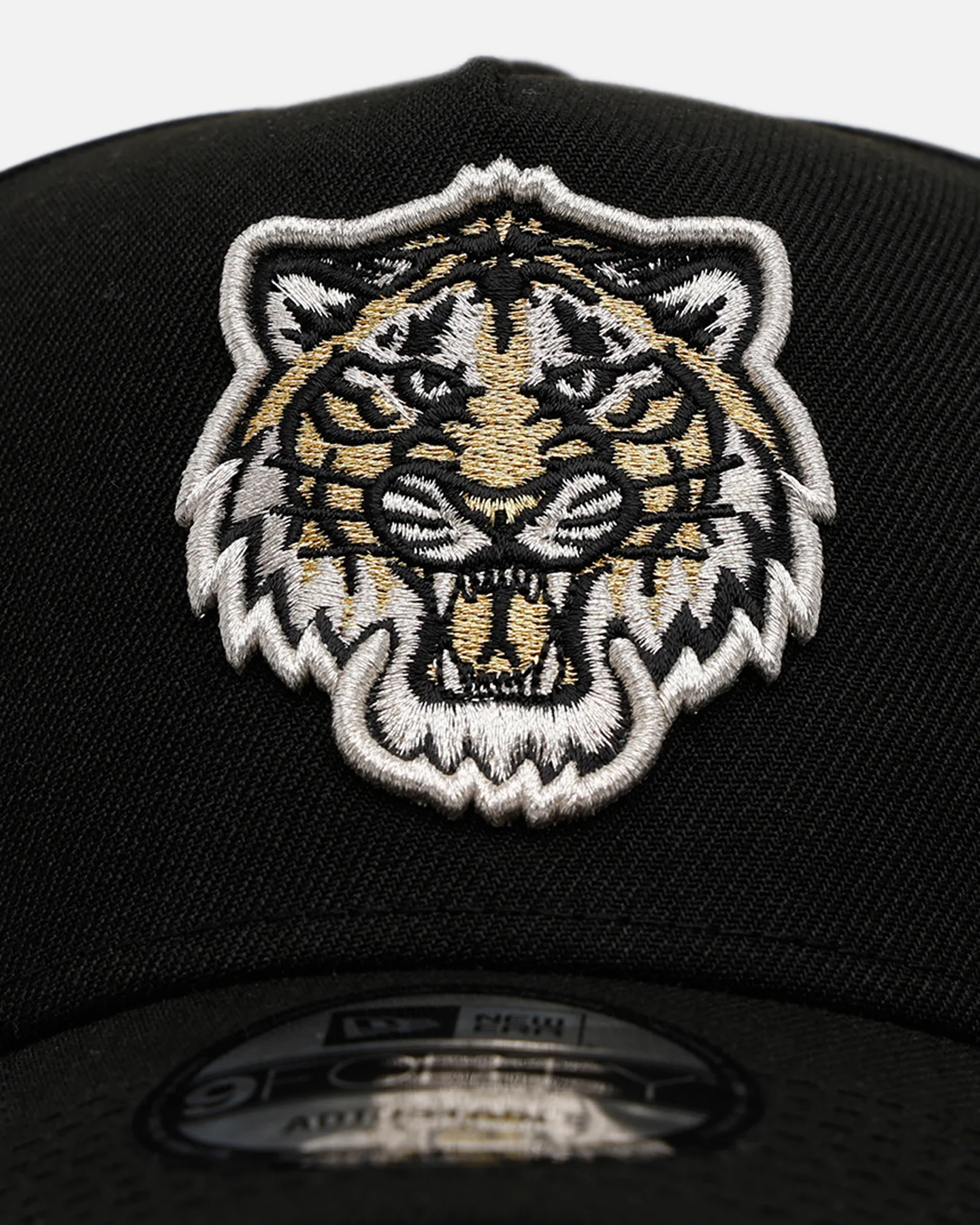 New Era Detroit Tigers 'New Year's Eve' 9FORTY A-Frame Snapback Gold/Silver - Image 5