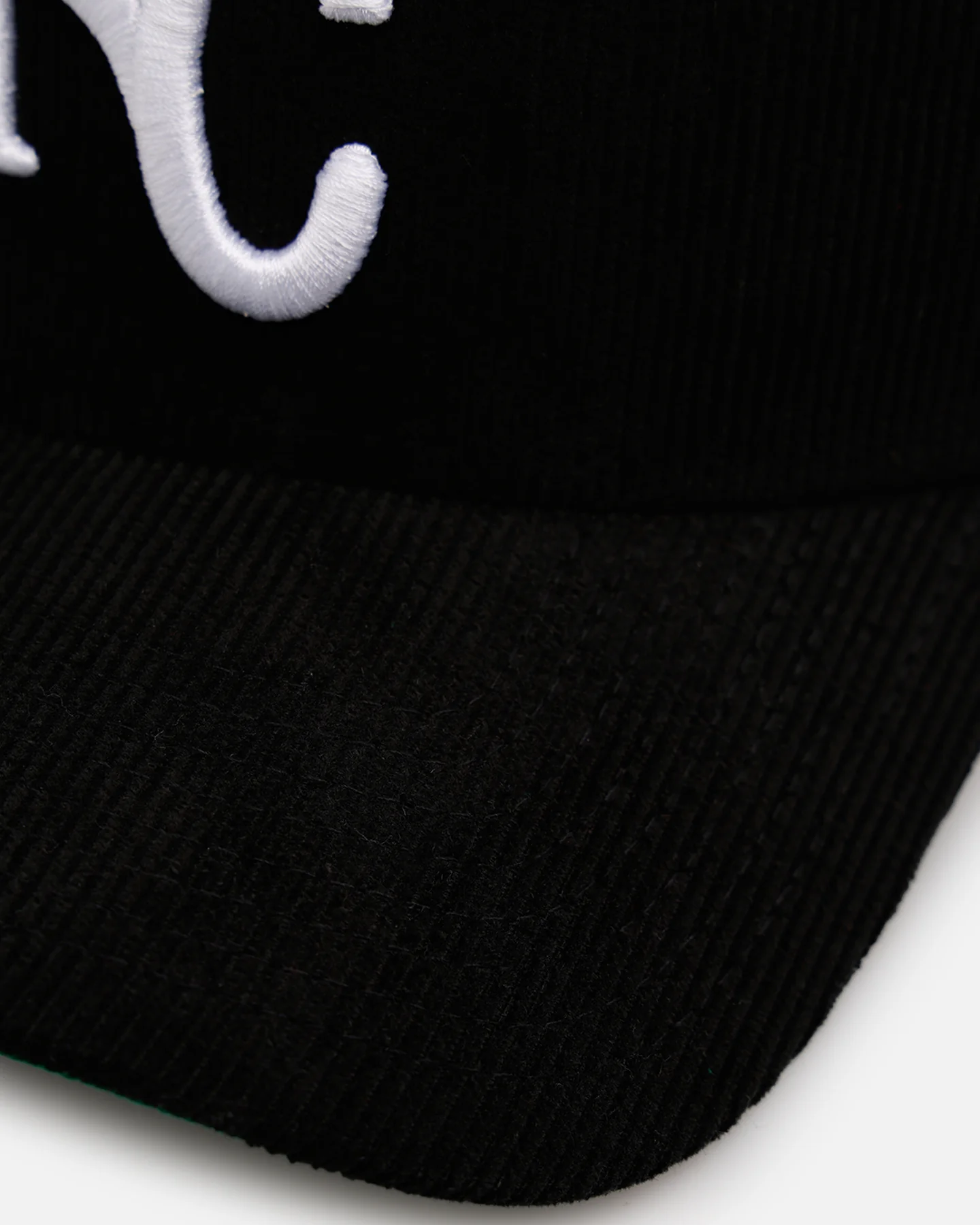 New Era Kansas City Royals 'Black Cord' 9FORTY A-Frame Corduroy Snapback Black - Image 2