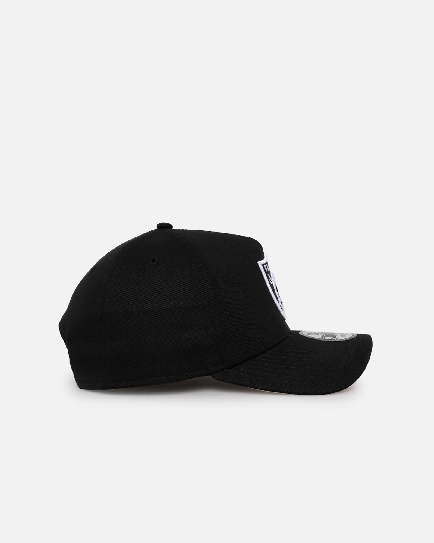New Era Las Vegas Raiders 'Pink Satin Hearts' 9FORTY A-Frame Snapback Black/White - Image 3