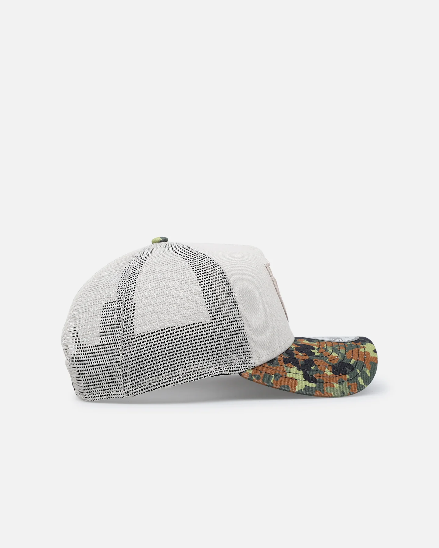New Era Las Vegas Raiders "Camo Visor" 9FORTY A-Frame Trucker Snapback Stone/Olive - Image 3