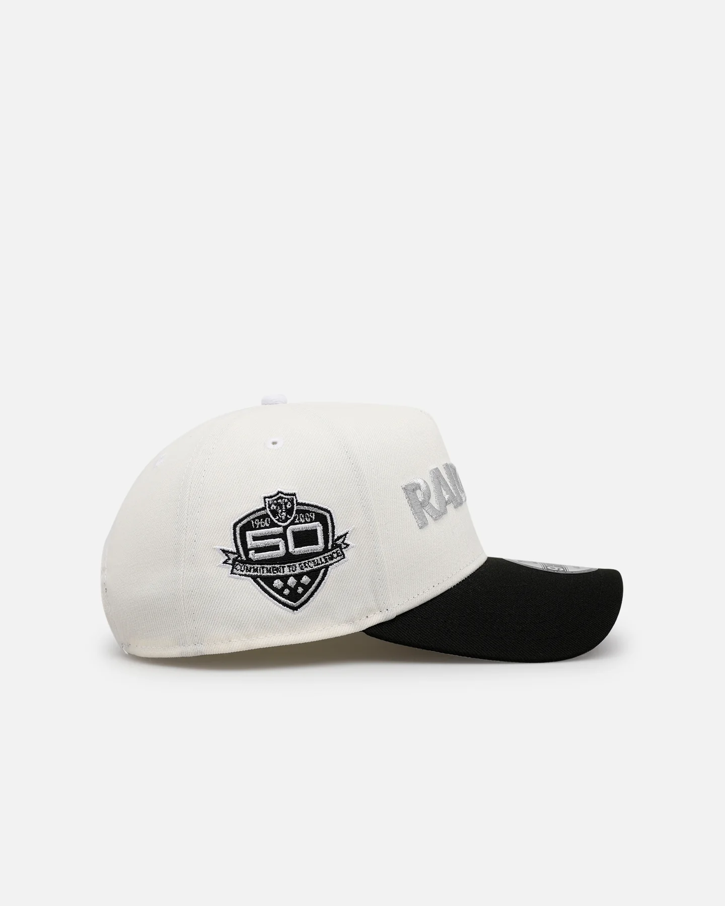 New Era Las Vegas Raiders 'Chrome Metallic Wordmark' 9FORTY A-Frame Snapback Chrome - Image 3