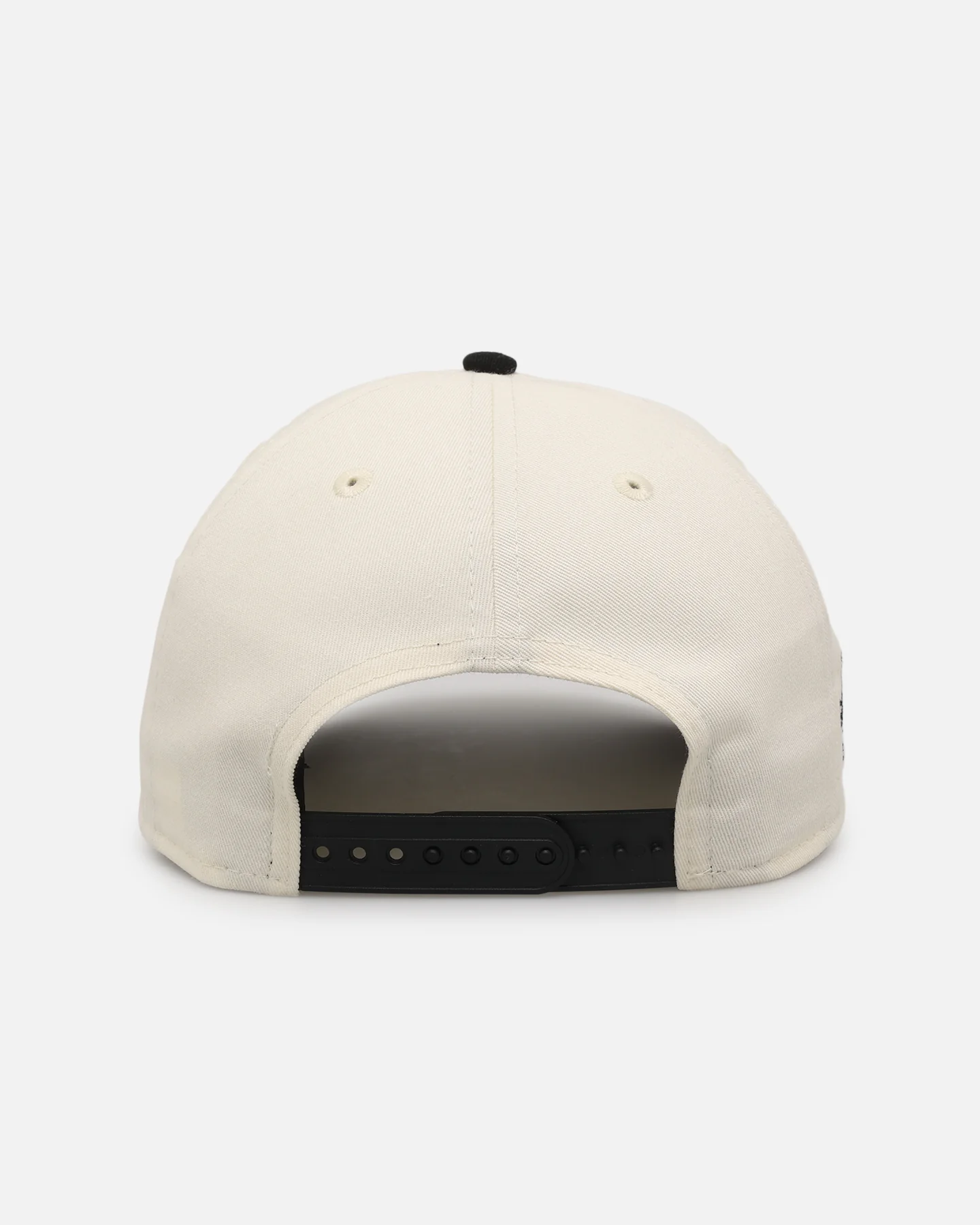 New Era Las Vegas Raiders 'Gold Medal Badge' 9FORTY A-Frame Snapback White/Black/Green - Image 3