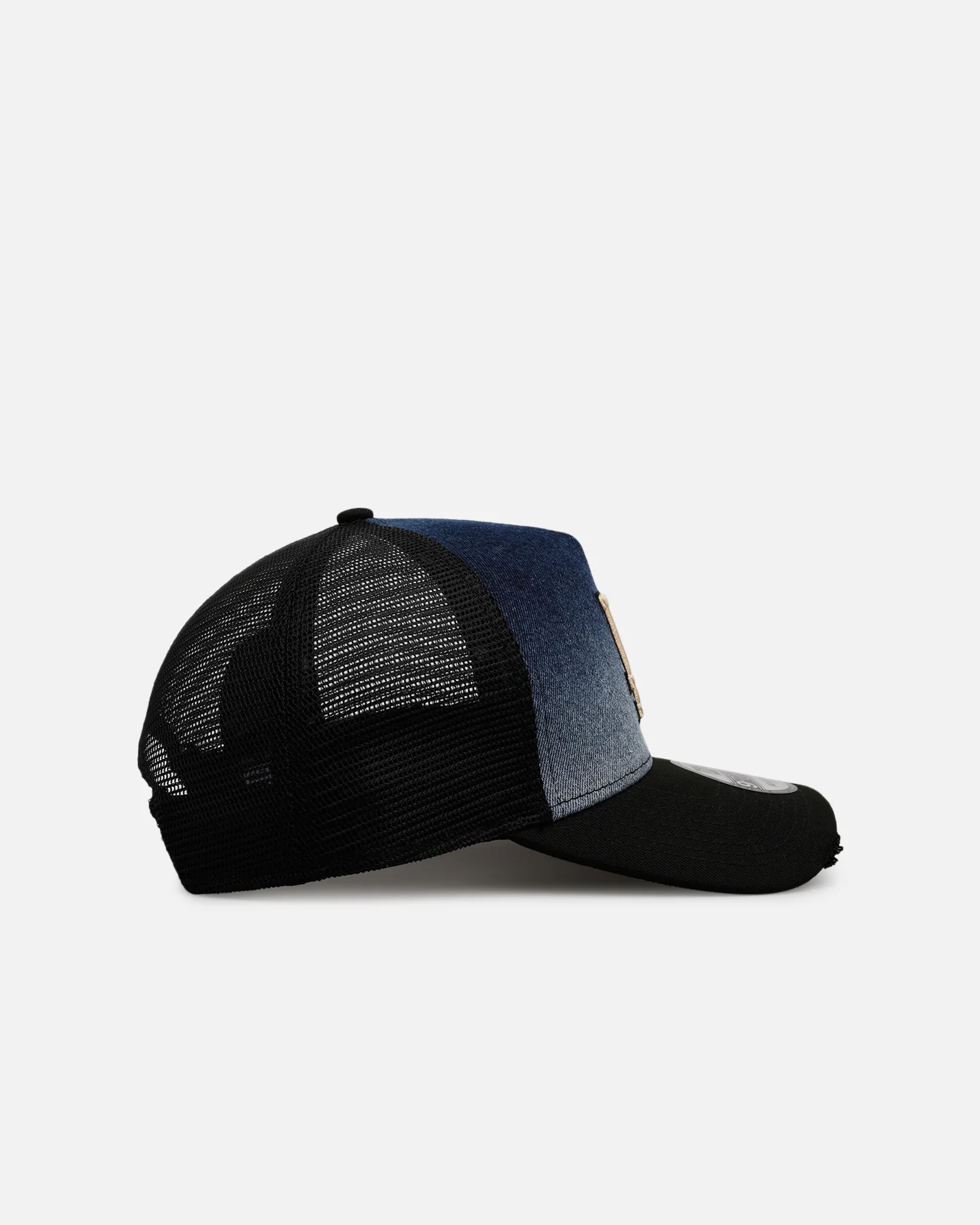 New Era Los Angeles Dodgers 'Bleach' 9FORTY A-Frame Trucker Snapback Denim - Image 3