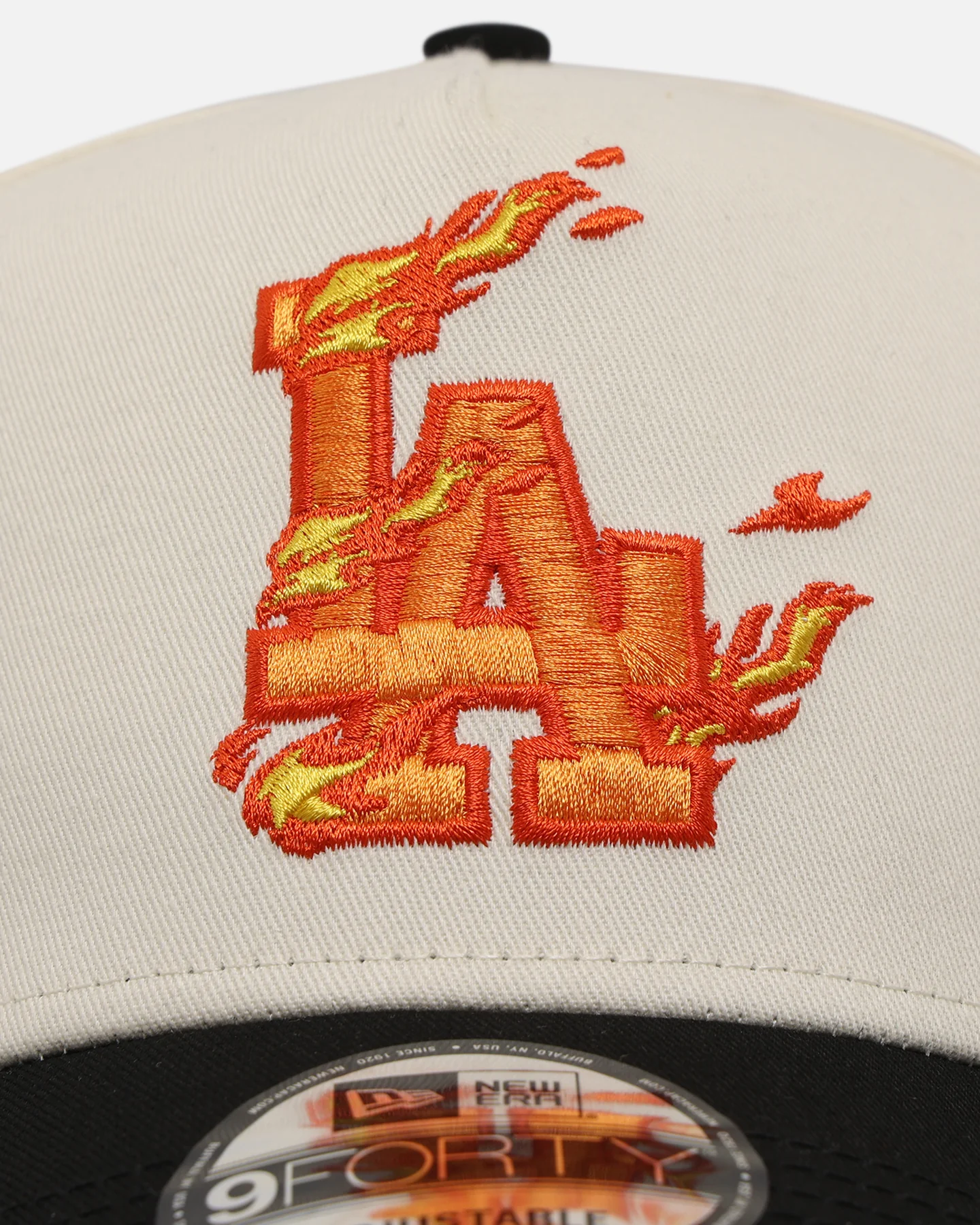 New Era Los Angeles Dodgers 'Flame' 9FORTY A-Frame Snapback Chrome White/Black - Image 5