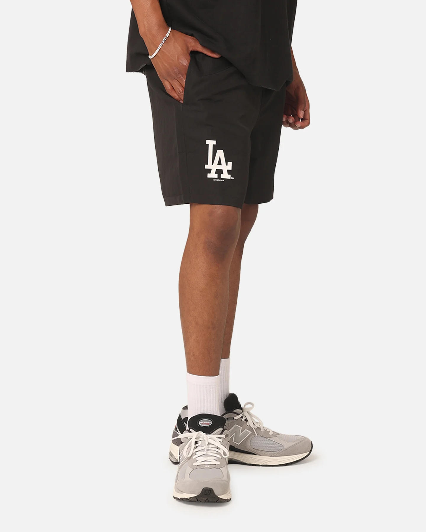 New Era Los Angeles Dodgers Woven Shorts Black - Image 5