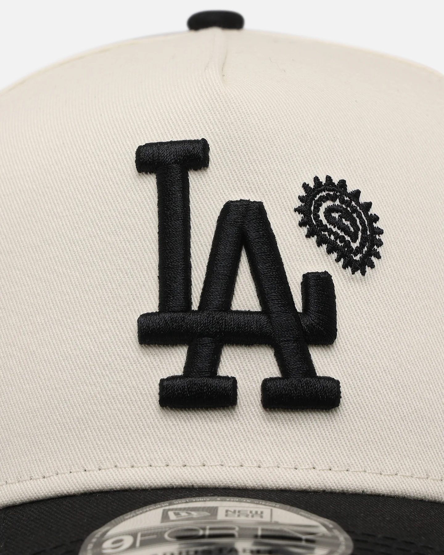 New Era Los Angeles Dodgers 'Paisley Hit' 9FORTY A-Frame Snapback Chrome White/Black - Image 5