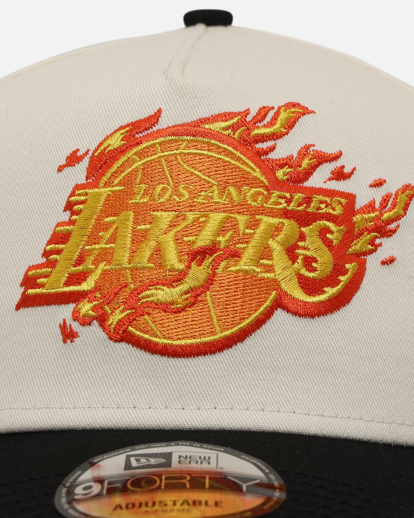New Era Los Angeles Lakers 'Flame' 9FORTY A-Frame Snapback Chrome White/Black - Image 5
