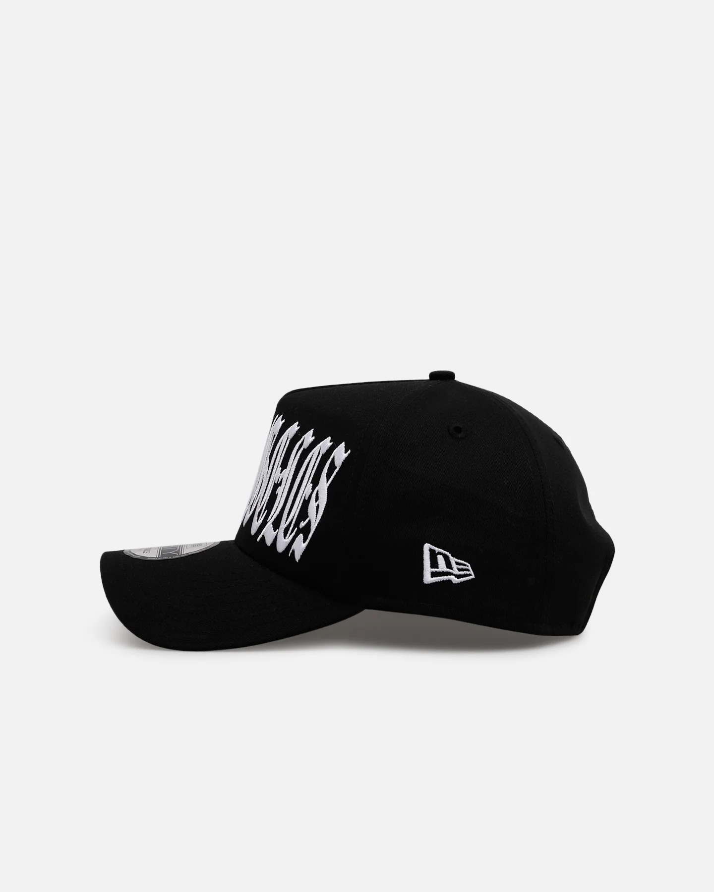 New Era Los Angeles Lakers 'Oversized Gothic Script Crown' 9FORTY A-Frame Snapback Black/White - Image 4