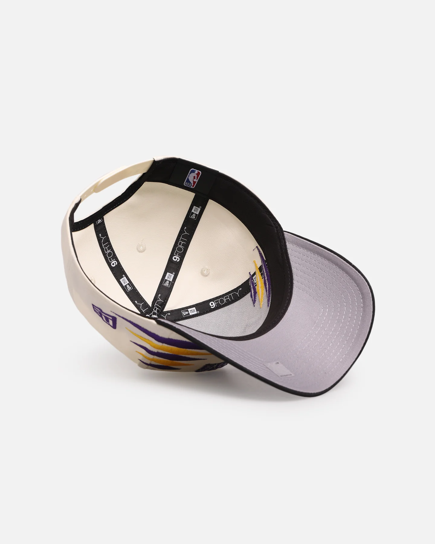 New Era Los Angeles Lakers 'Regency Crown' 9FORTY A-Frame Snapback Chrome White/Black - Image 6