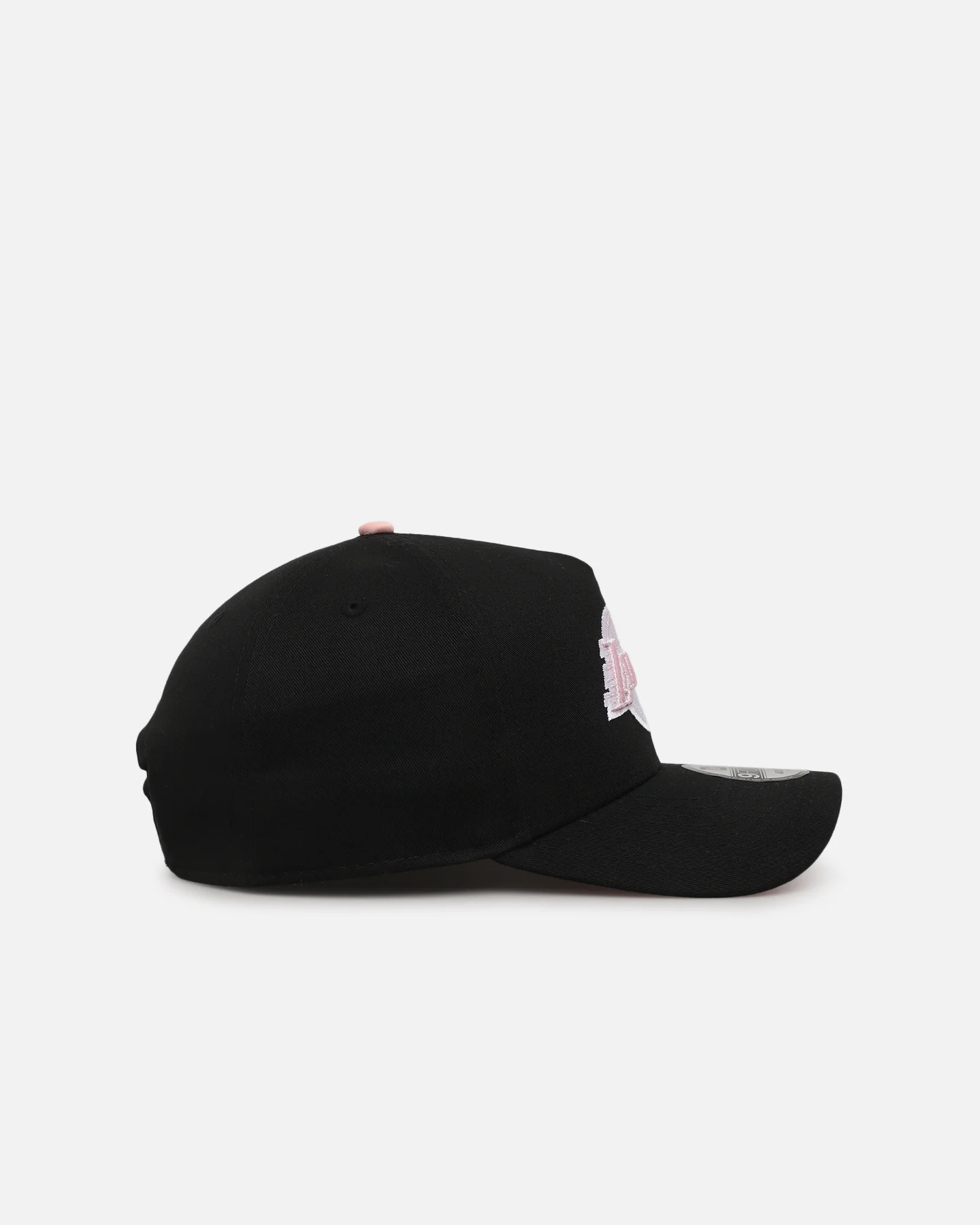 New Era Los Angeles Lakers 'Pink Satin Hearts 2.0' 9FORTY A-Frame Snapback Black/Pink - Image 3