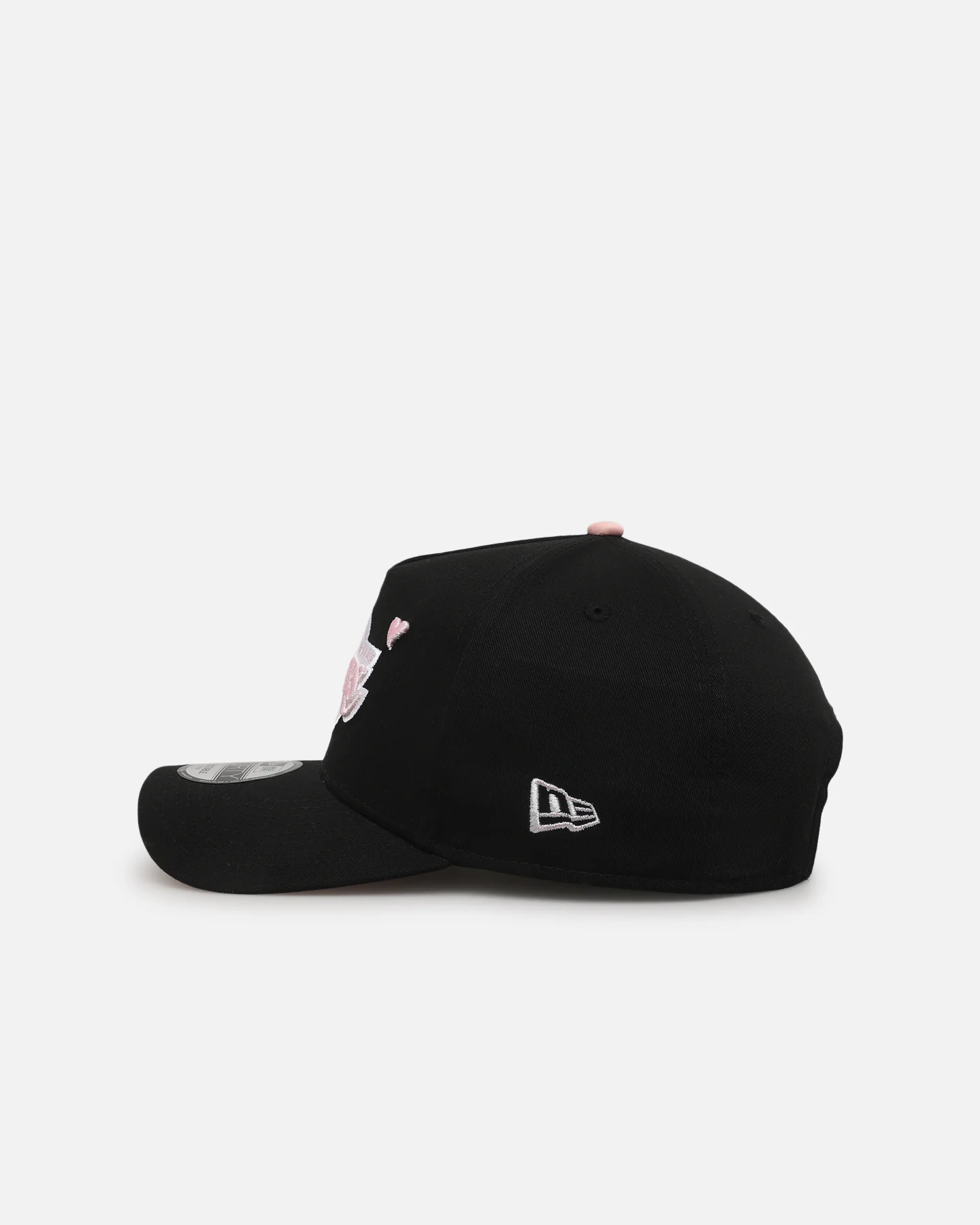 New Era Los Angeles Lakers 'Pink Satin Hearts 2.0' 9FORTY A-Frame Snapback Black/Pink - Image 4