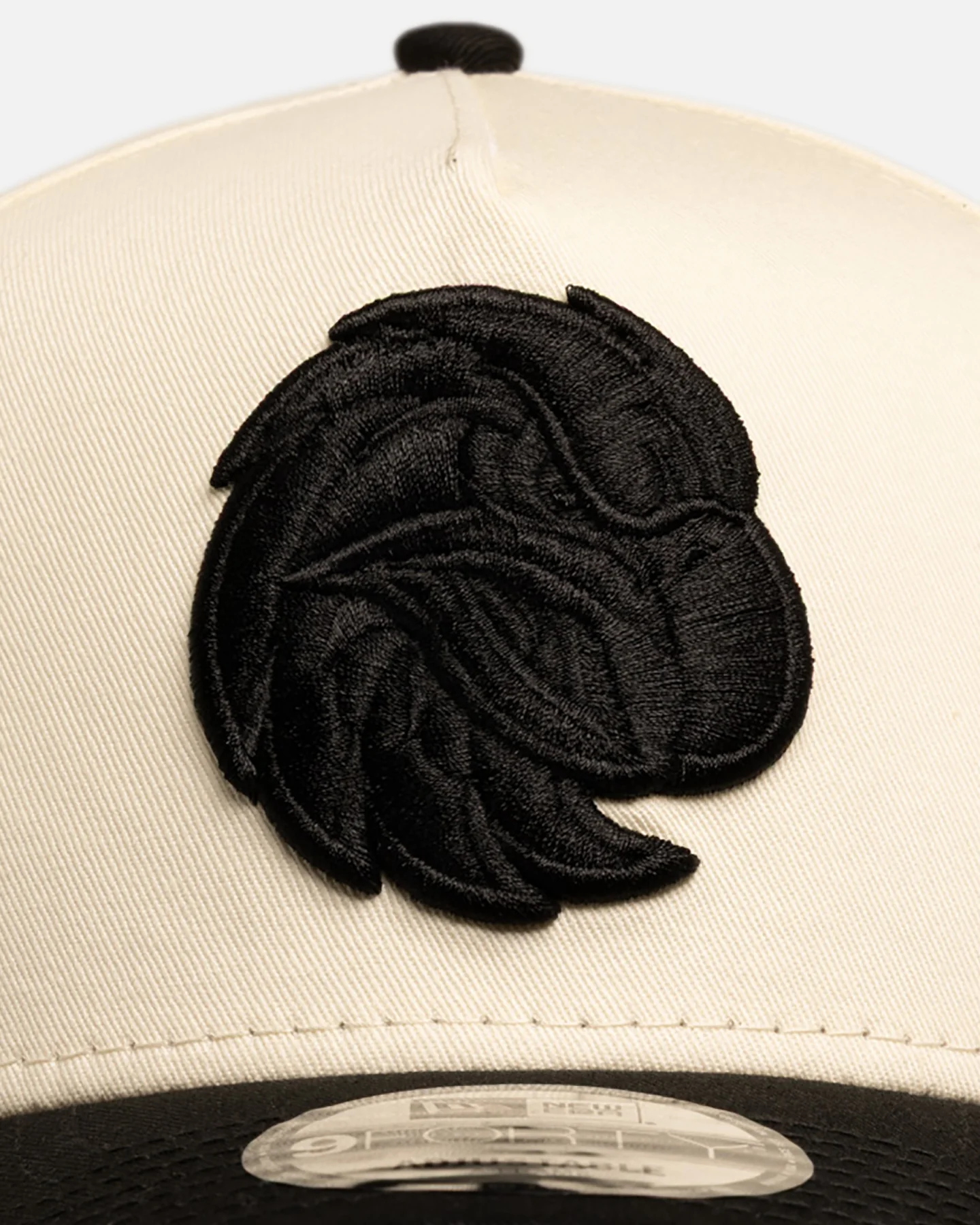 New Era Manly Warringah Sea Eagles 'Chrome Black' 9FORTY A-Frame Snapback White/Black - Image 5