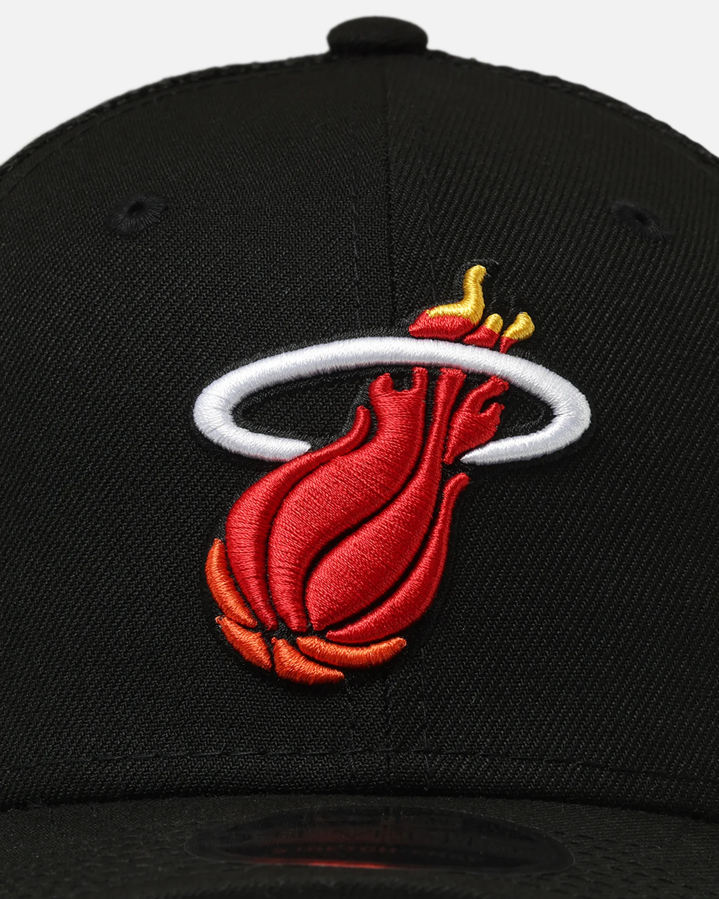 New Era Miami Heat 'HWC' 9SEVENTY Trucker Stretch Snapback Black - Image 5